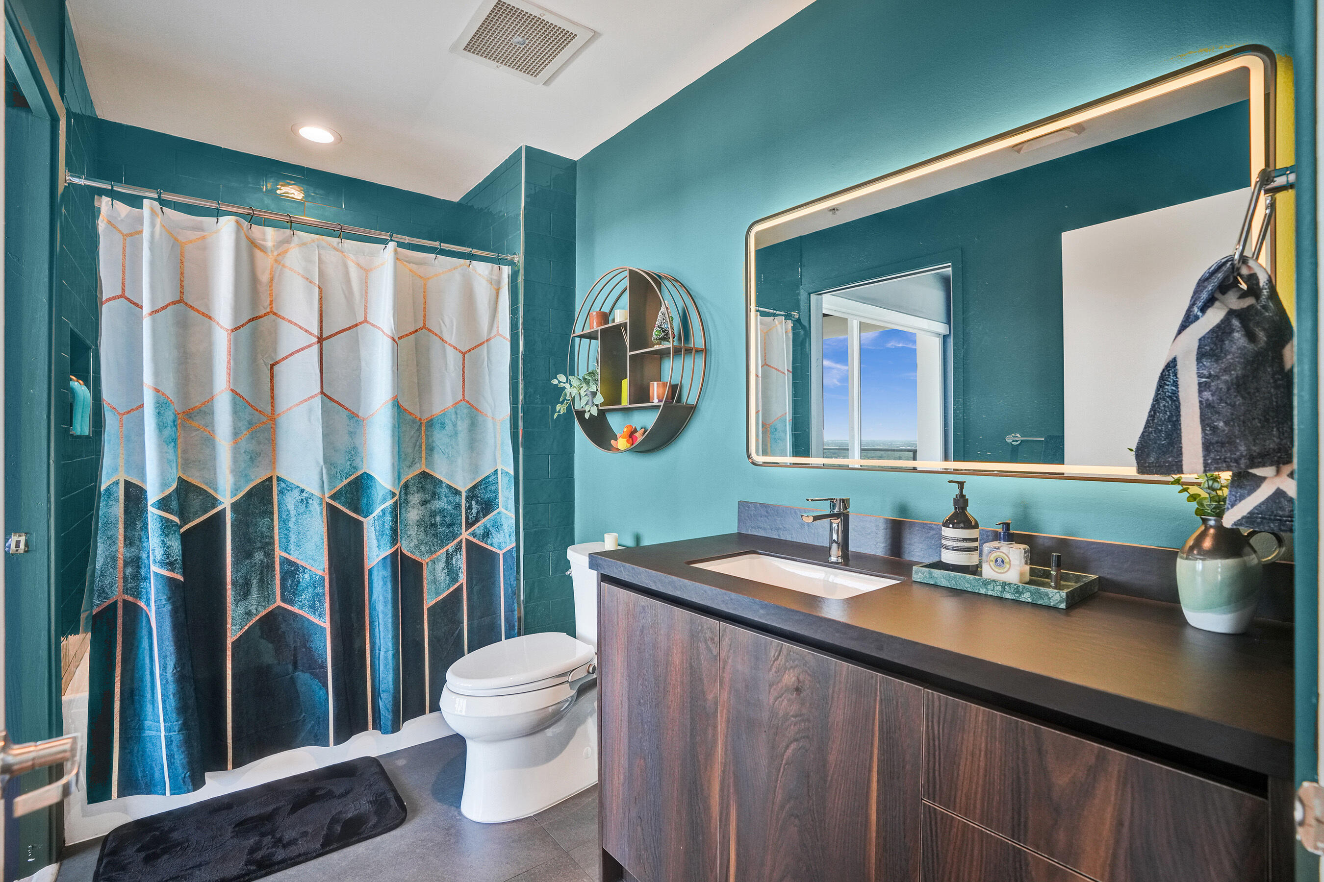 3470 E Coast #H2704 Miami, FL 33137
