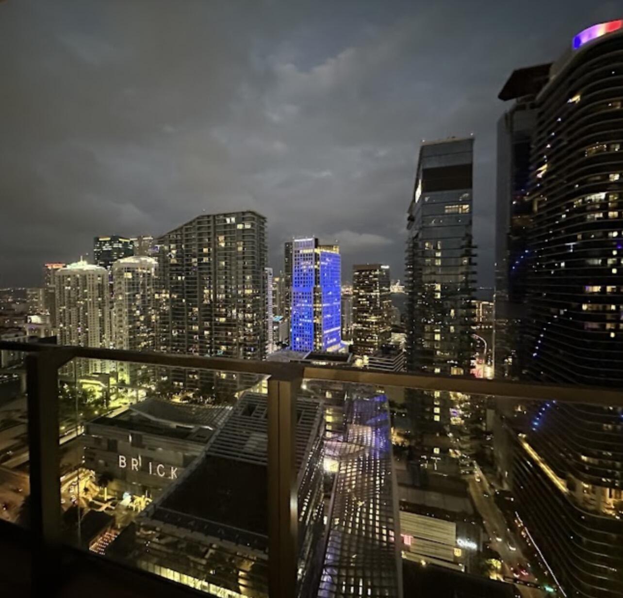 88 SW 7th #1006 Miami, FL 33130