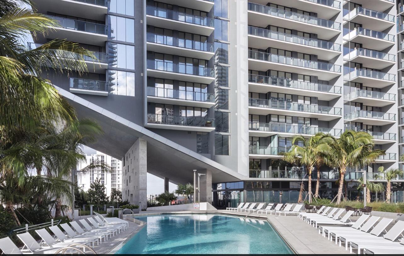 88 SW 7th #1006 Miami, FL 33130