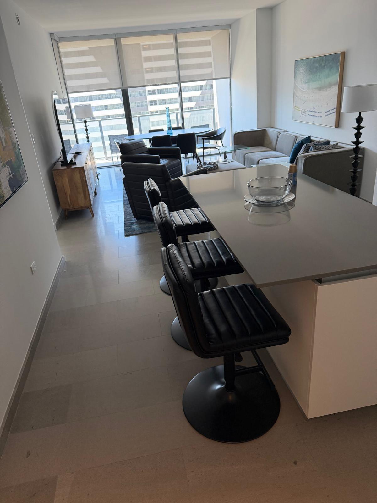 88 SW 7th #1006 Miami, FL 33130