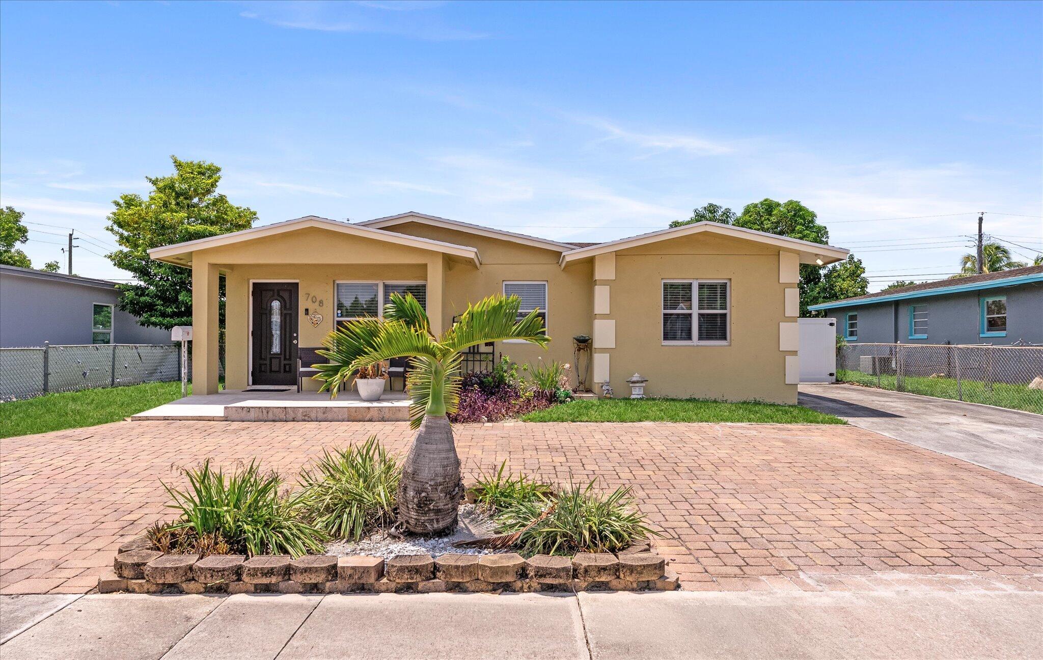 708 Hillcrest Blvd