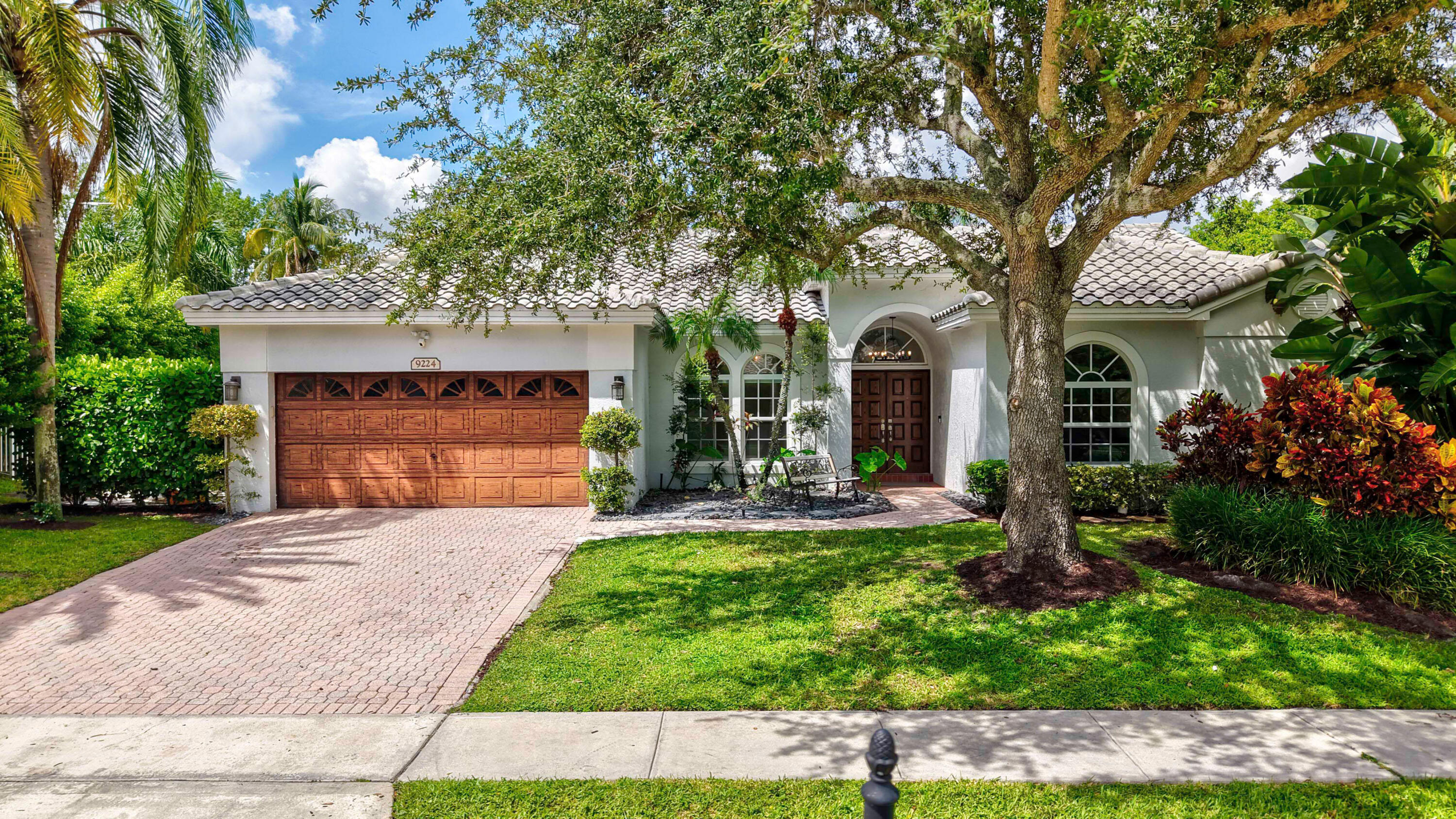 9224 Lake Serena Dr