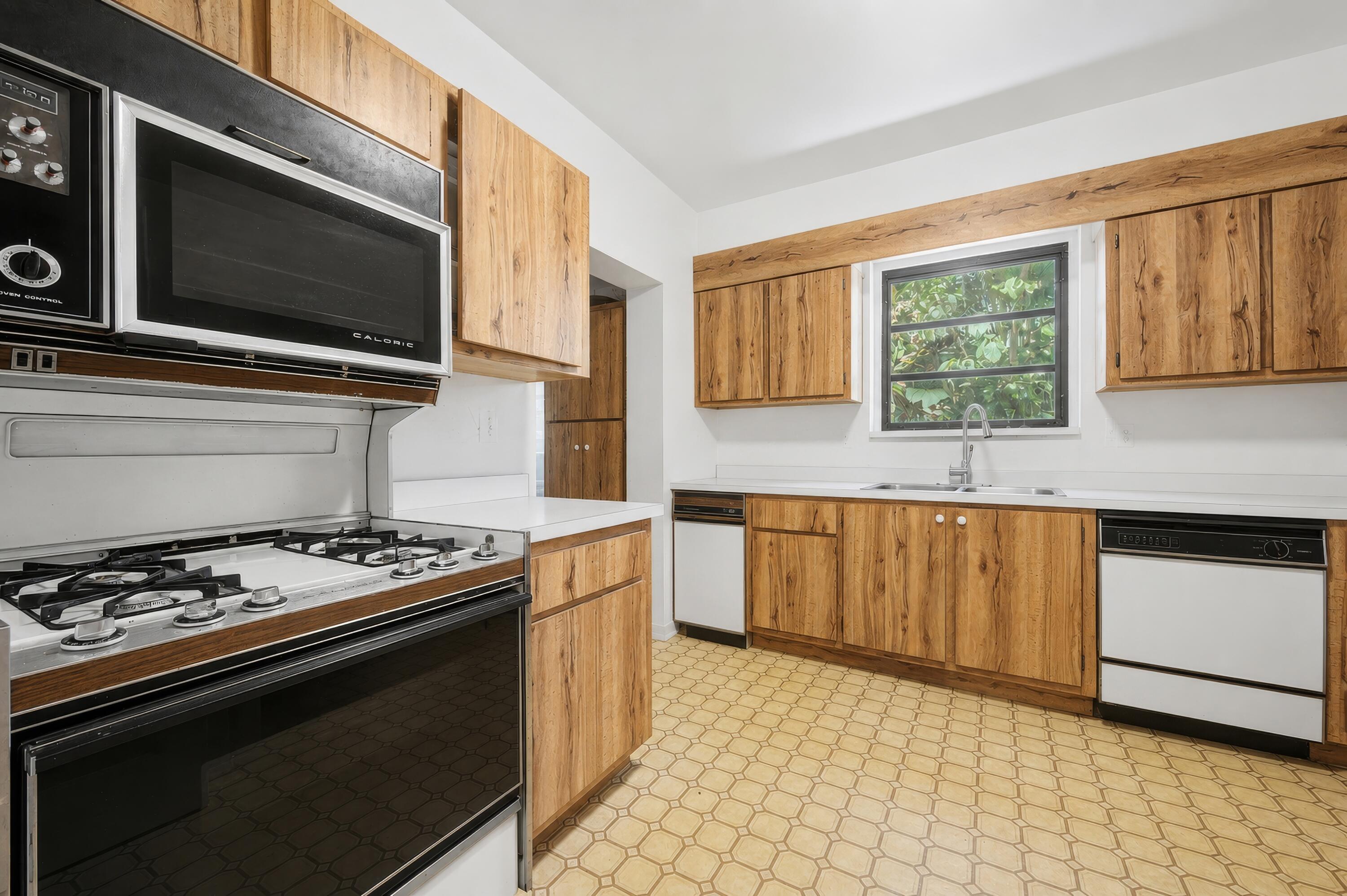 3700 Harlano St Coral Gables, FL 33134