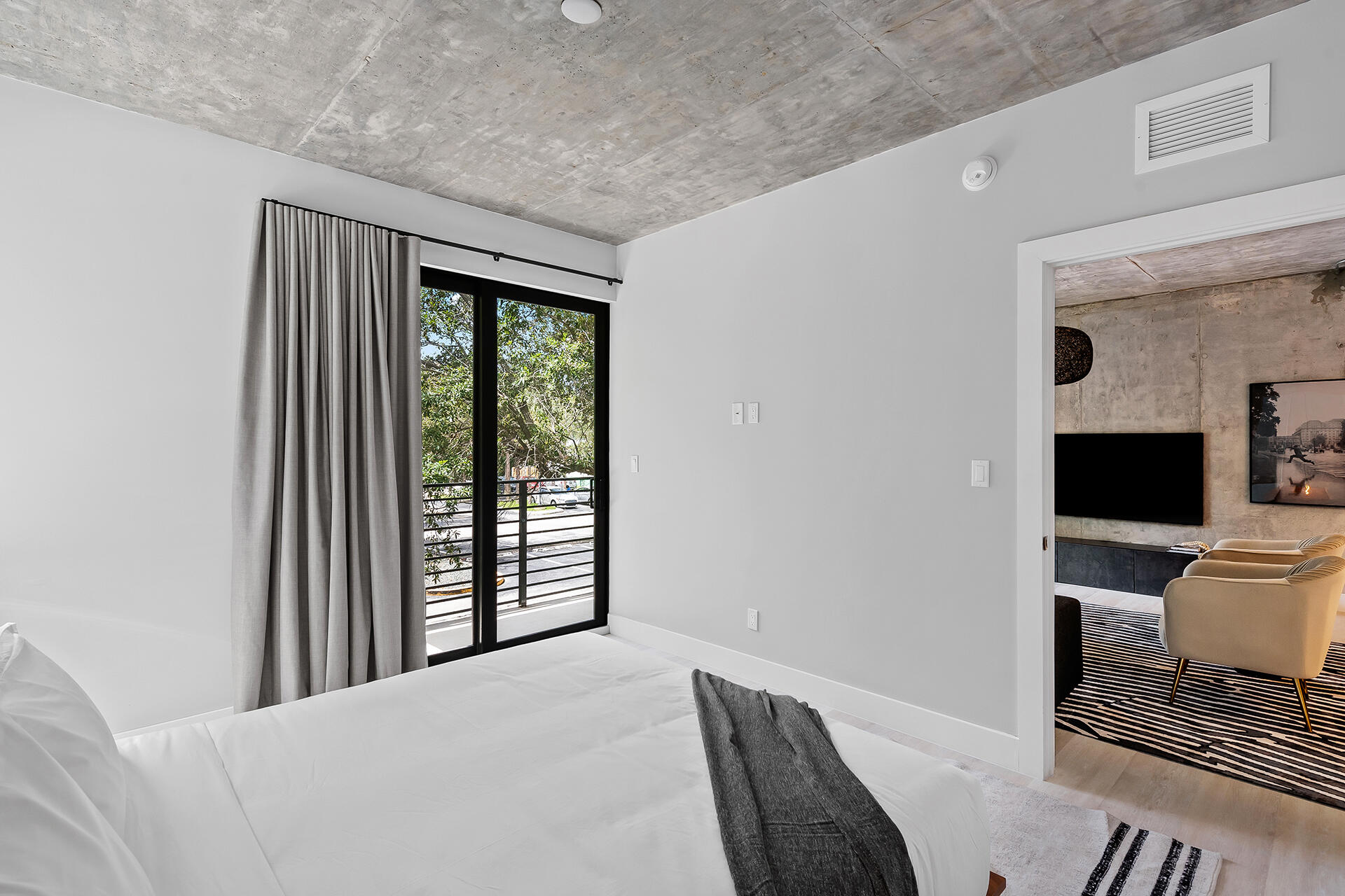 637 NE 4th Fort Lauderdale, FL 33304
