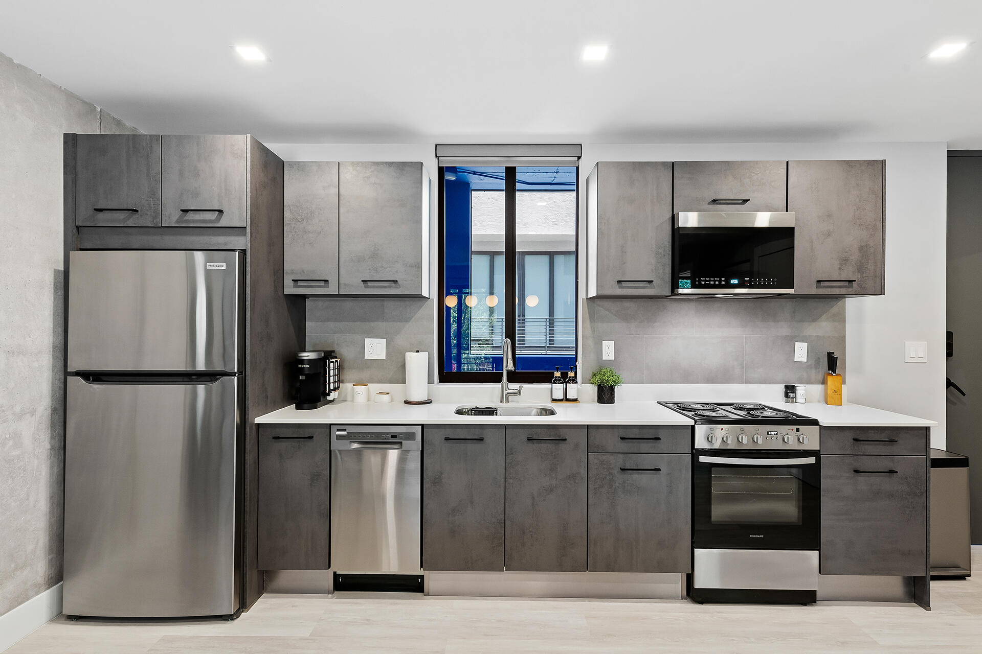637 NE 4th Fort Lauderdale, FL 33304