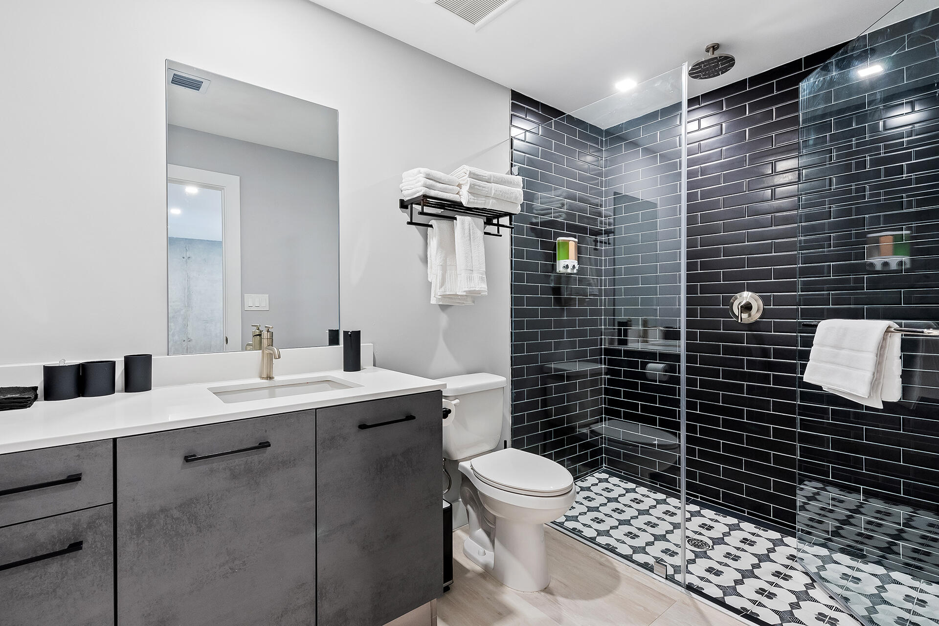 637 NE 4th Fort Lauderdale, FL 33304