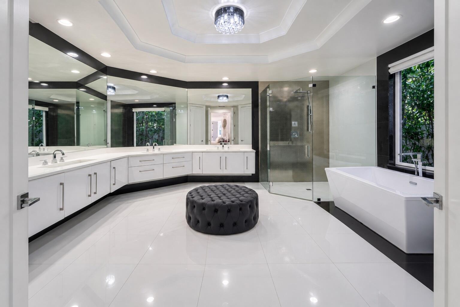 7080 Lions Head Ln Boca Raton, FL 33496