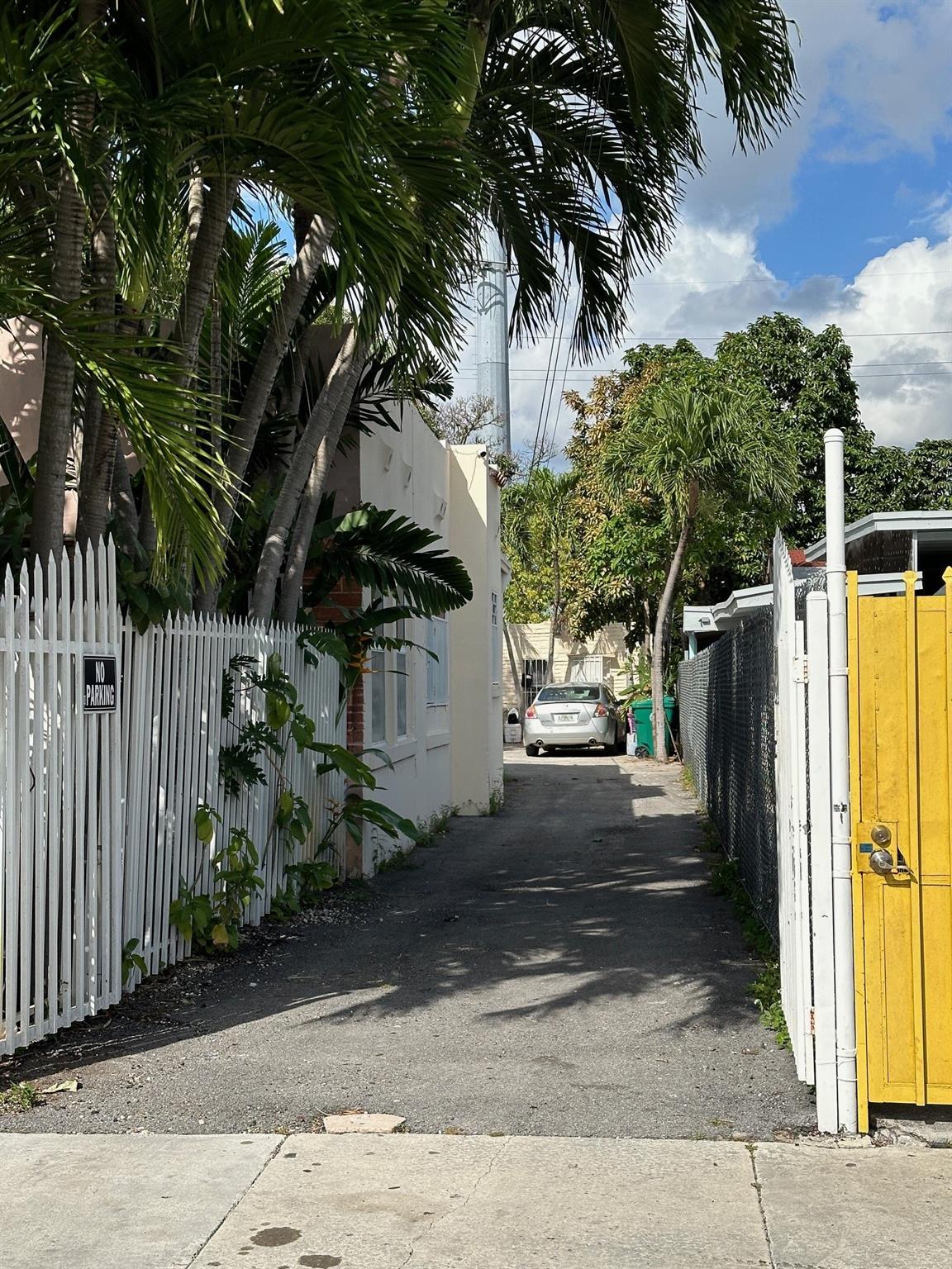 675 NW 34th St Miami, FL 33127