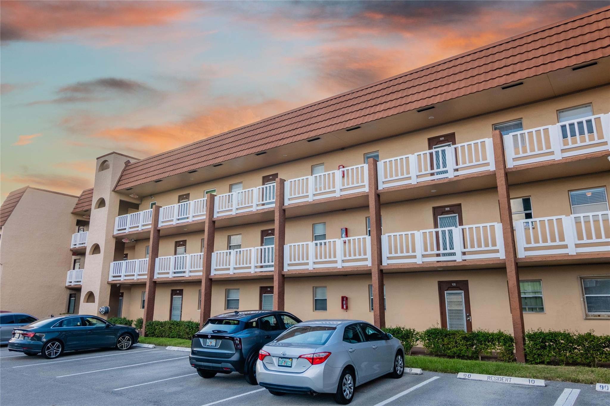 9041 Sunrise Lks Blvd #206