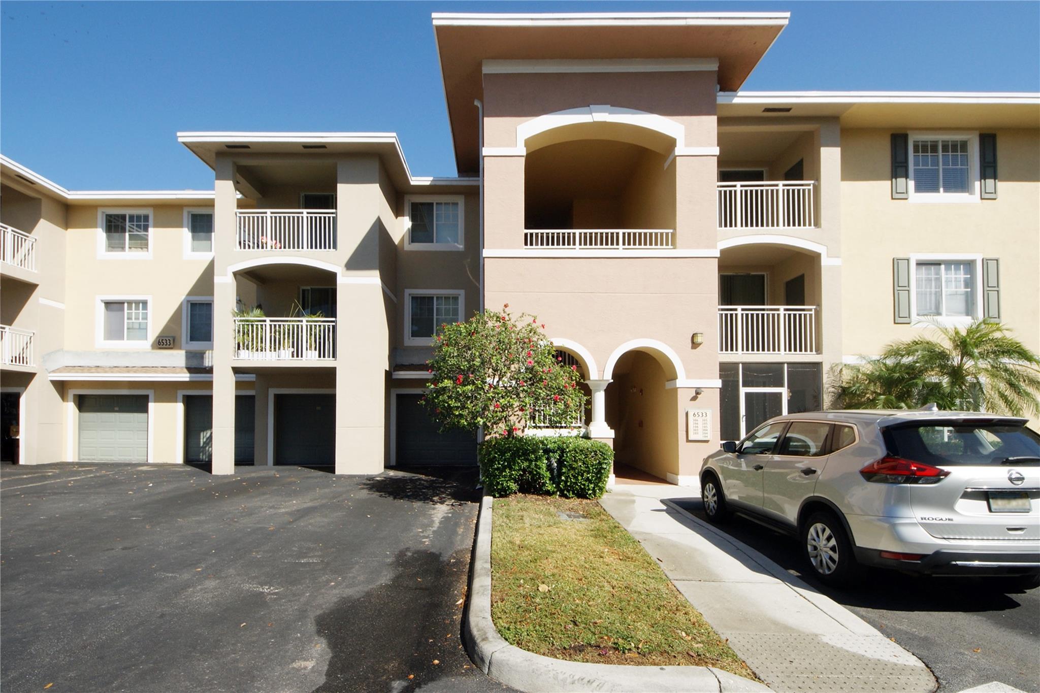 6533 Emerald Dunes #206