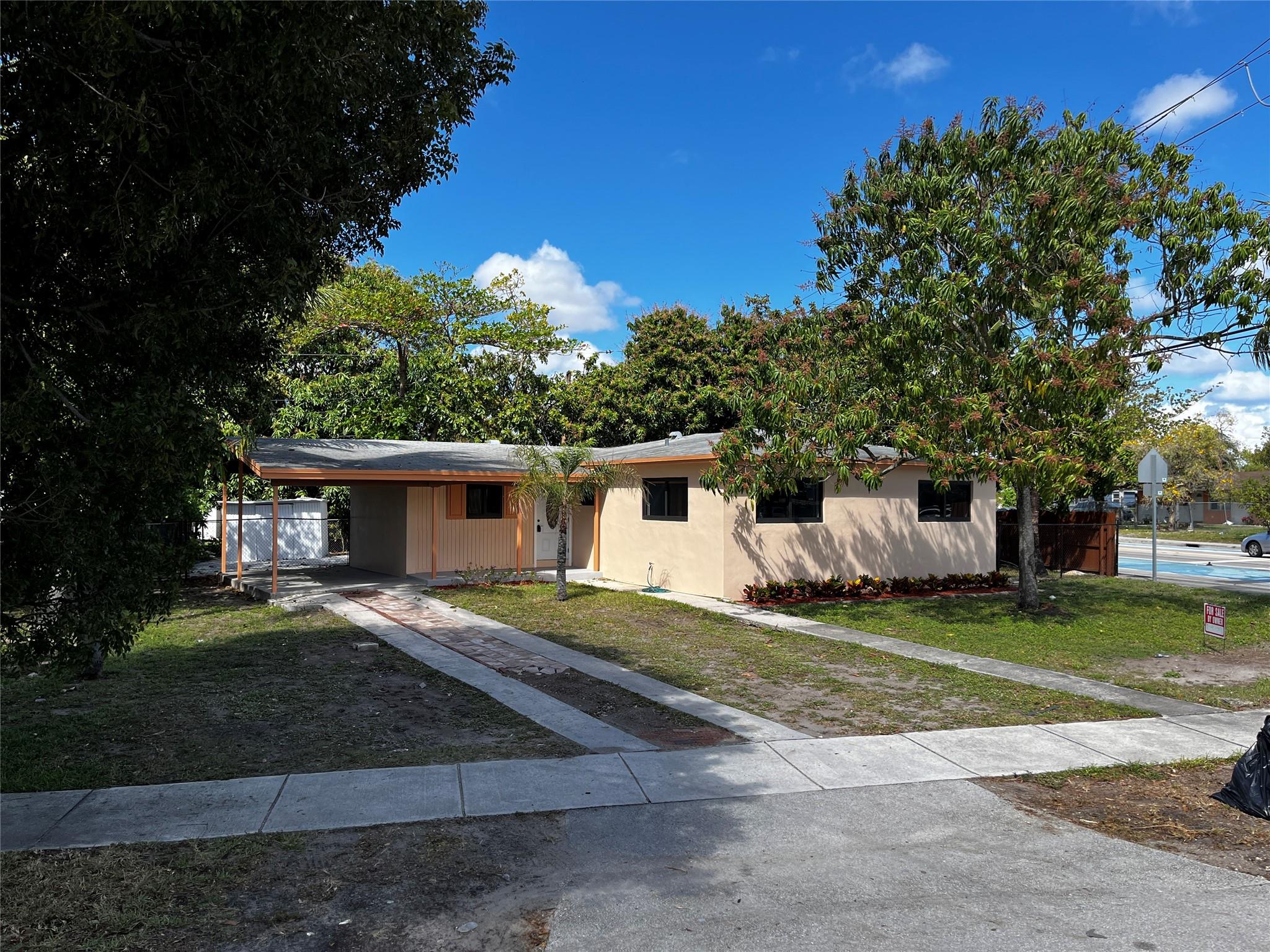 285 NE 43rd St
