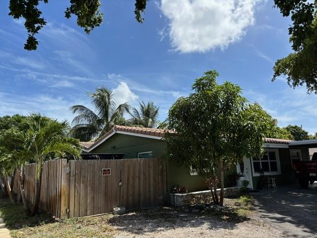 301 NE 25th St