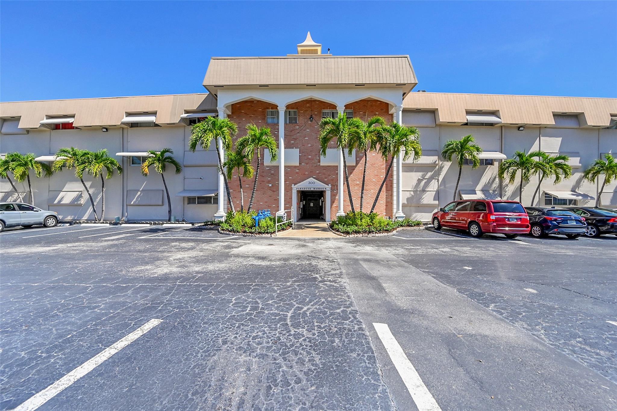 300 Golden Isles Dr #311