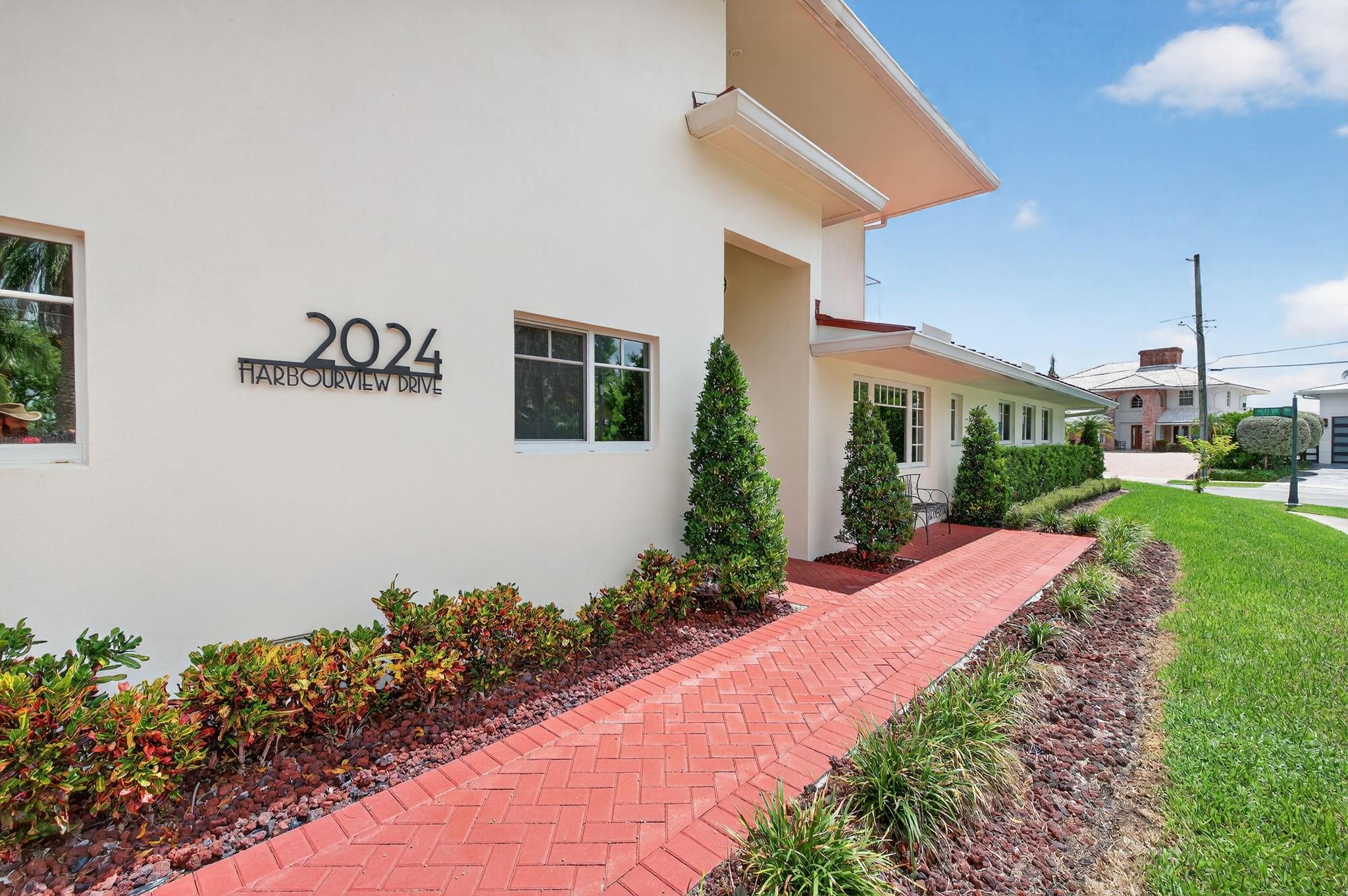 2024 Harbourview Dr Fort Lauderdale, FL 33316