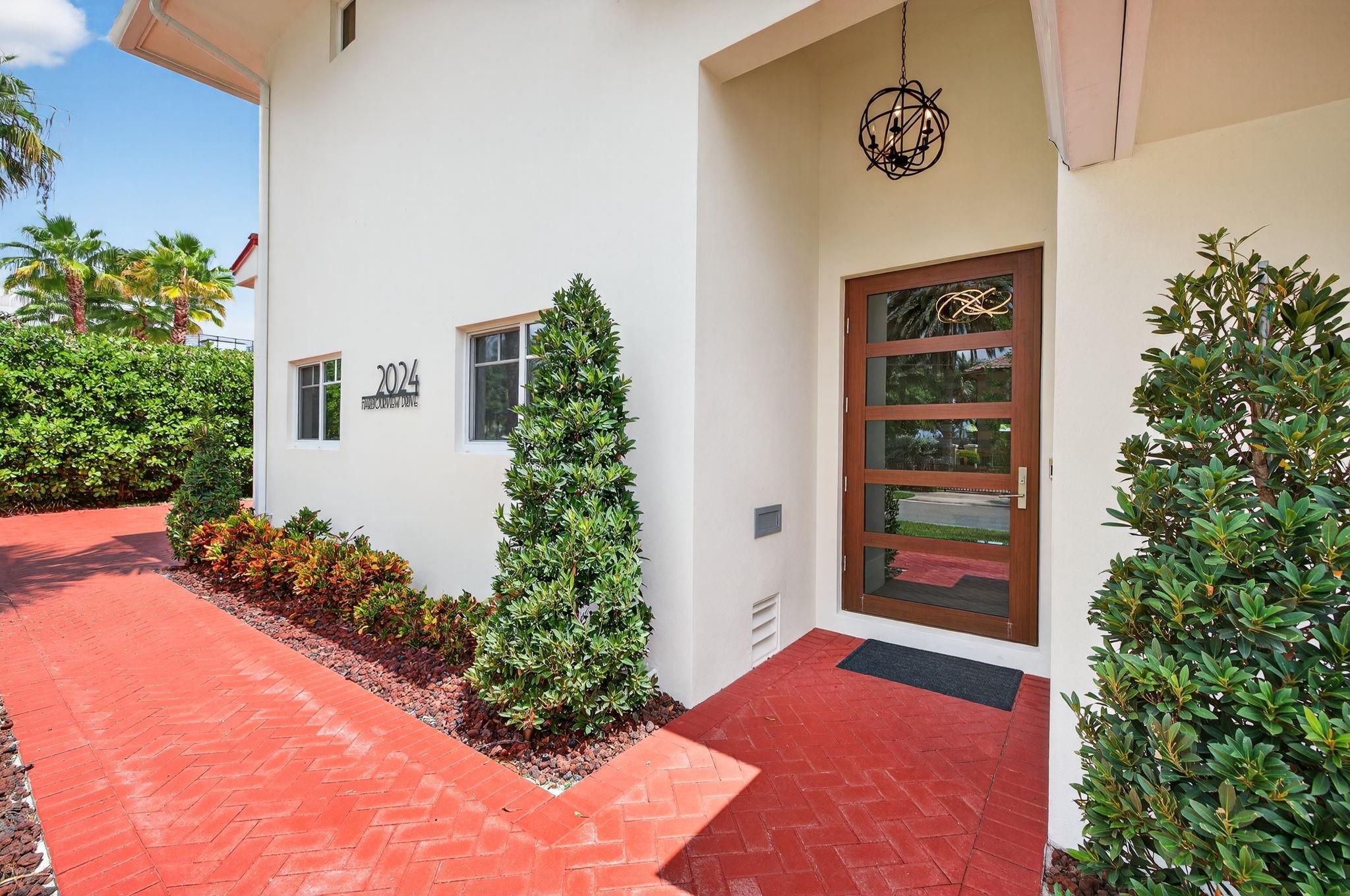 2024 Harbourview Dr Fort Lauderdale, FL 33316