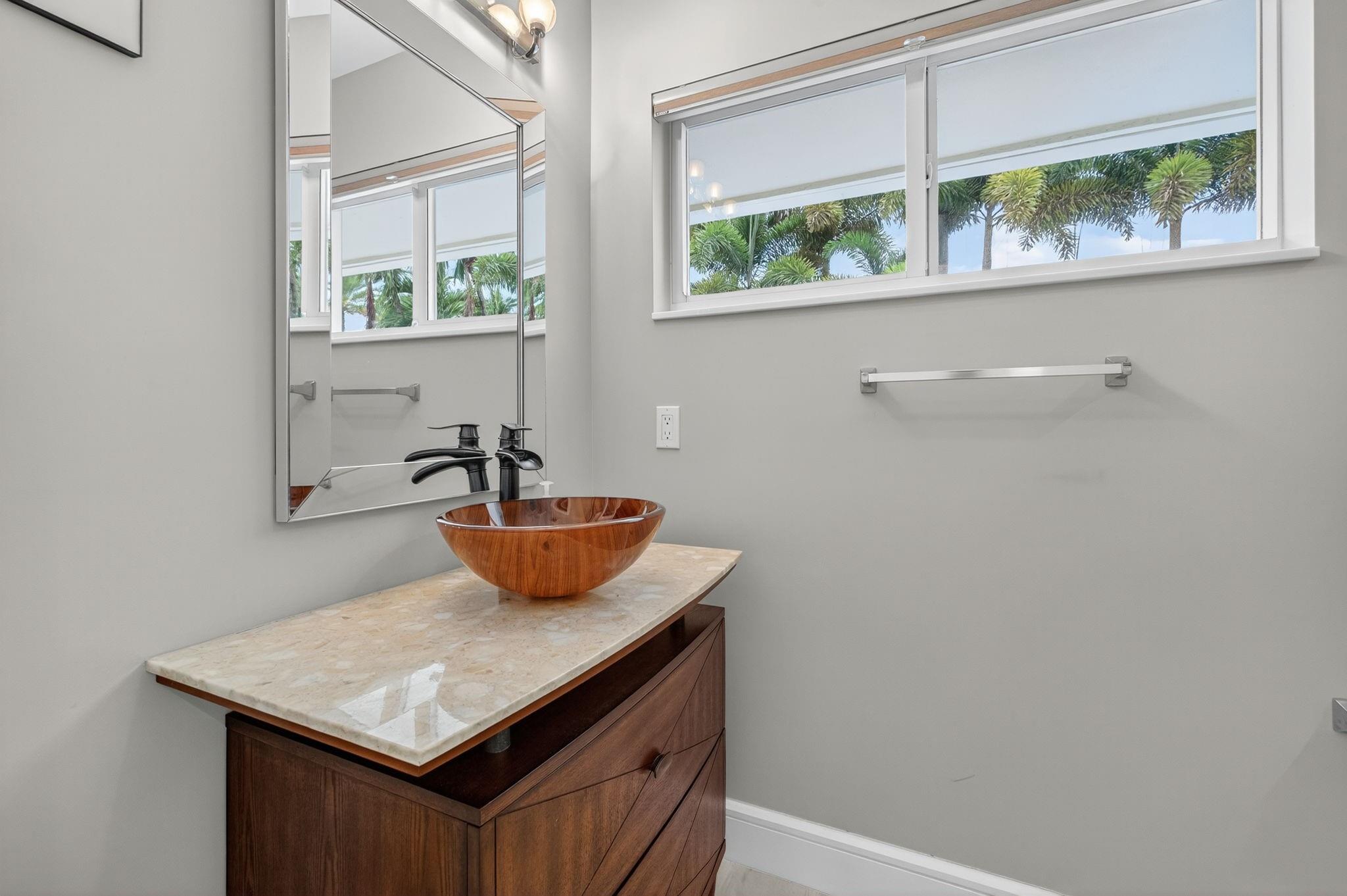 2024 Harbourview Dr Fort Lauderdale, FL 33316