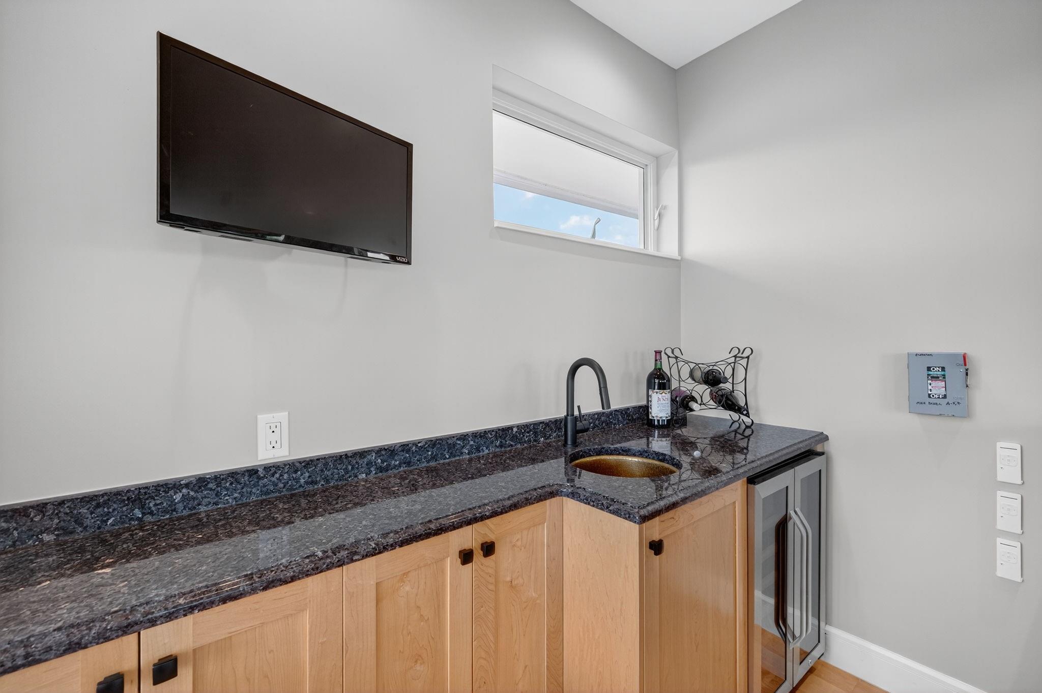 2024 Harbourview Dr Fort Lauderdale, FL 33316