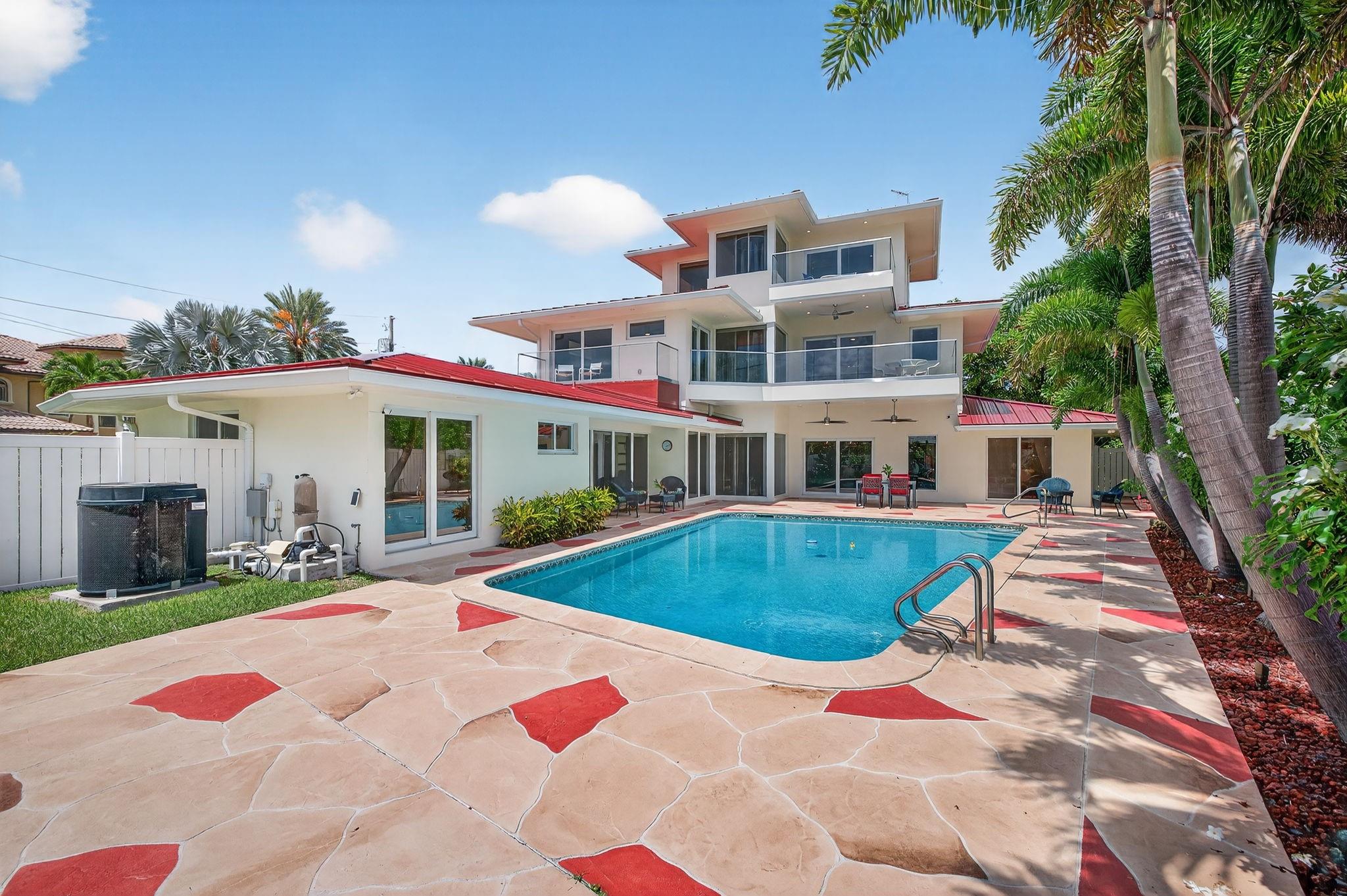 2024 Harbourview Dr Fort Lauderdale, FL 33316