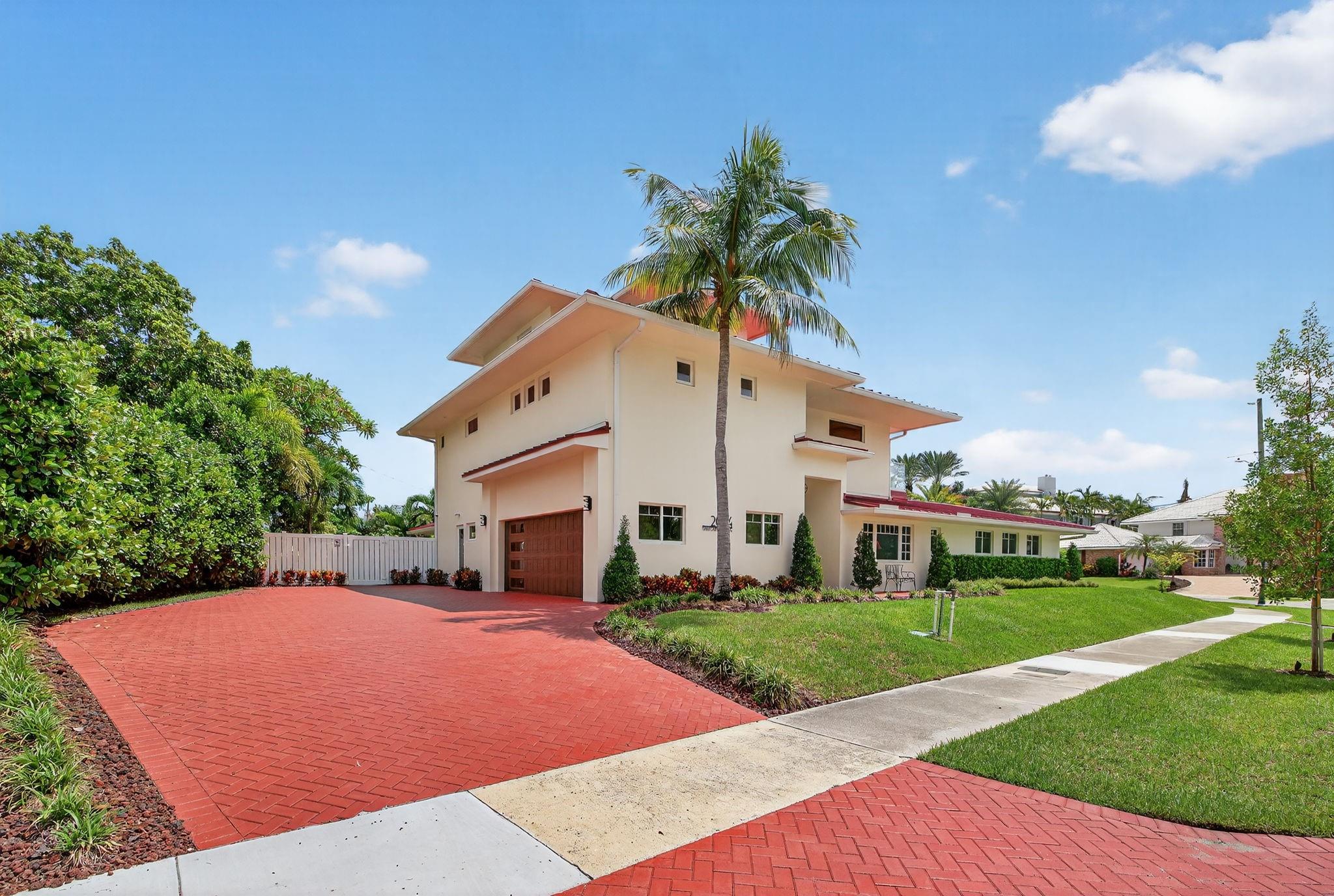 2024 Harbourview Dr Fort Lauderdale, FL 33316