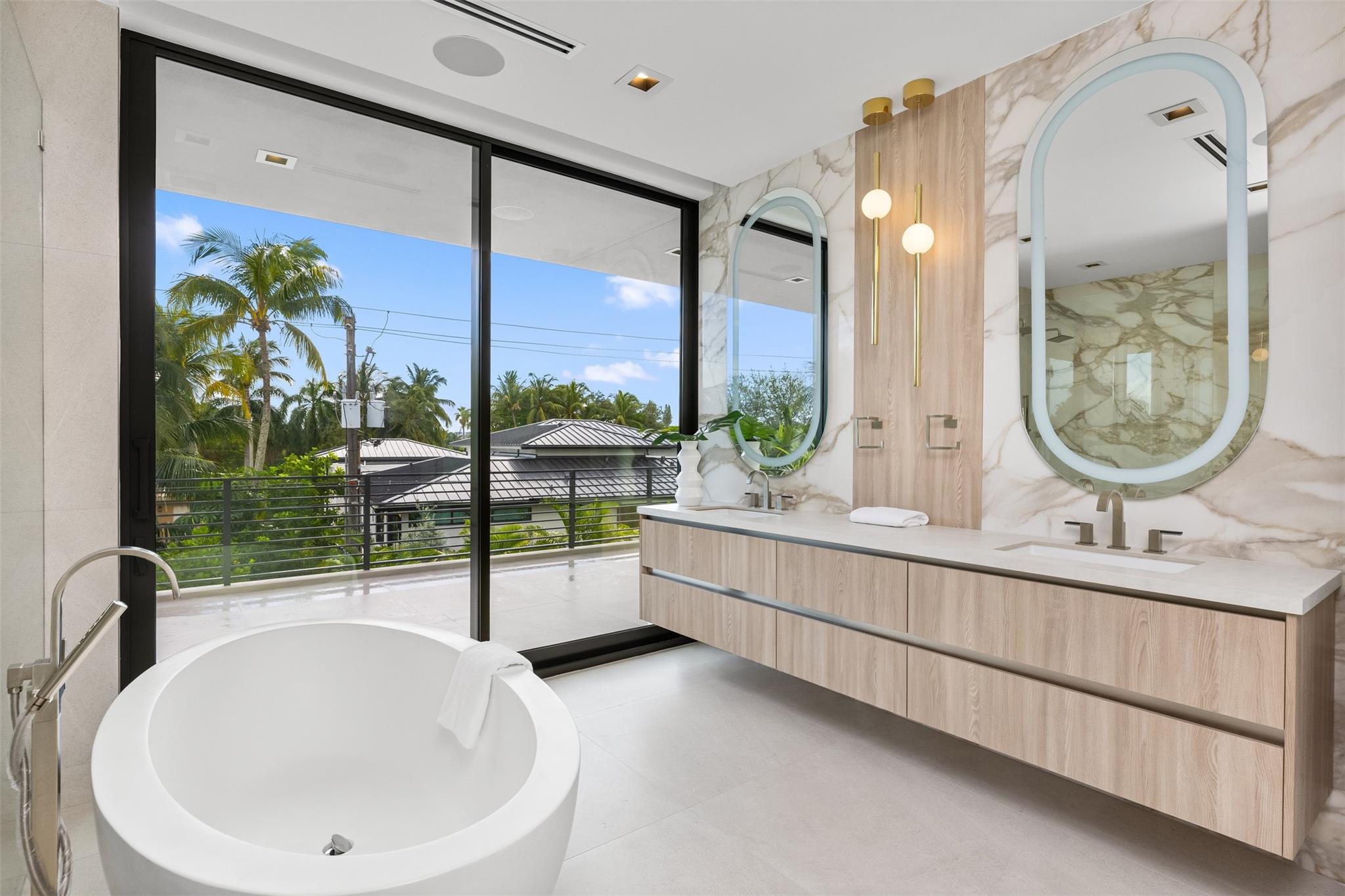 1626 E Lake Dr Fort Lauderdale, FL 33316