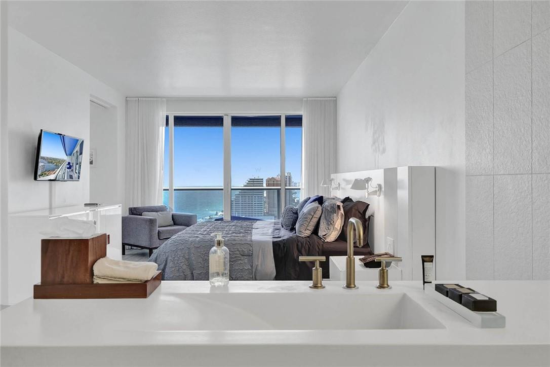 3101 Bayshore #2407 Fort Lauderdale, FL 33304