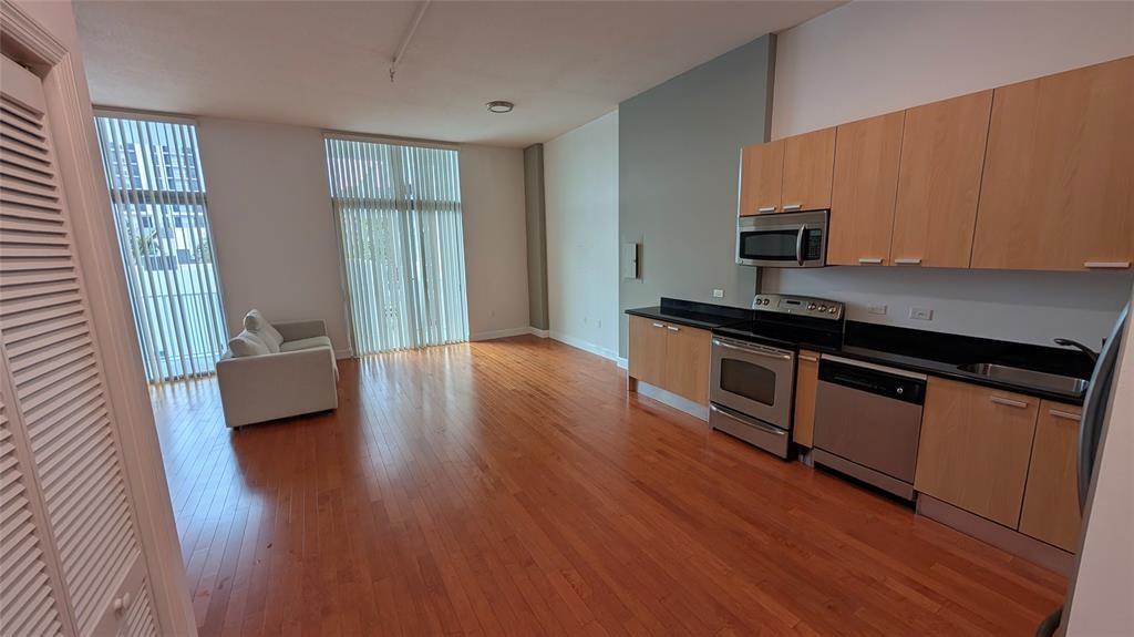 2100 Van Buren St #309