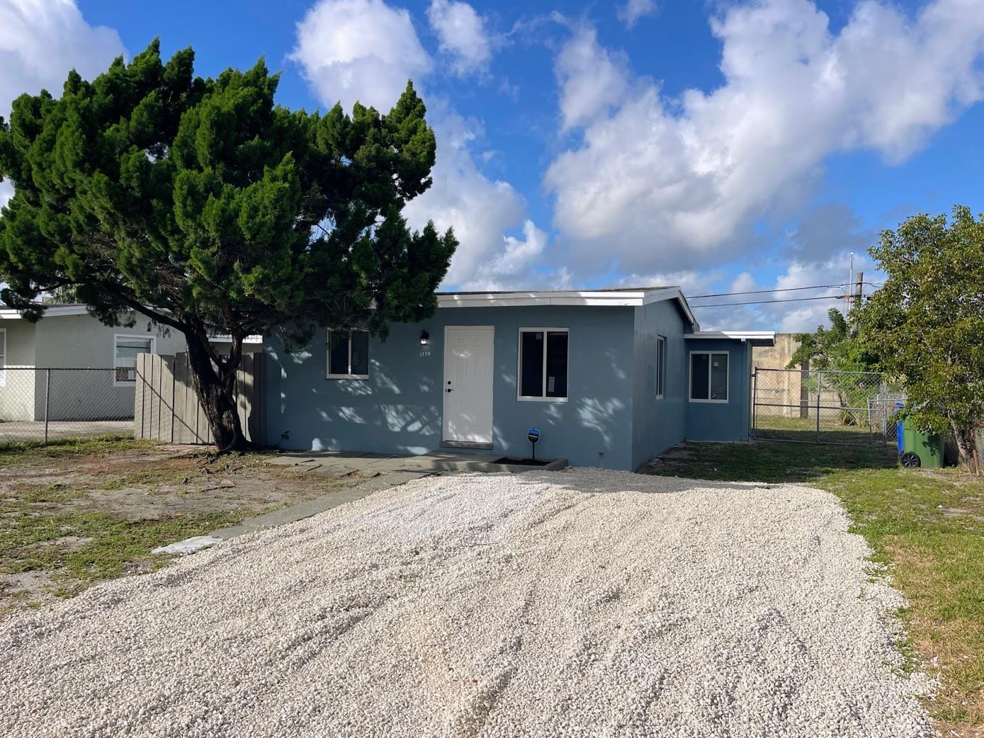 1774 Lauderdale Manor Dr