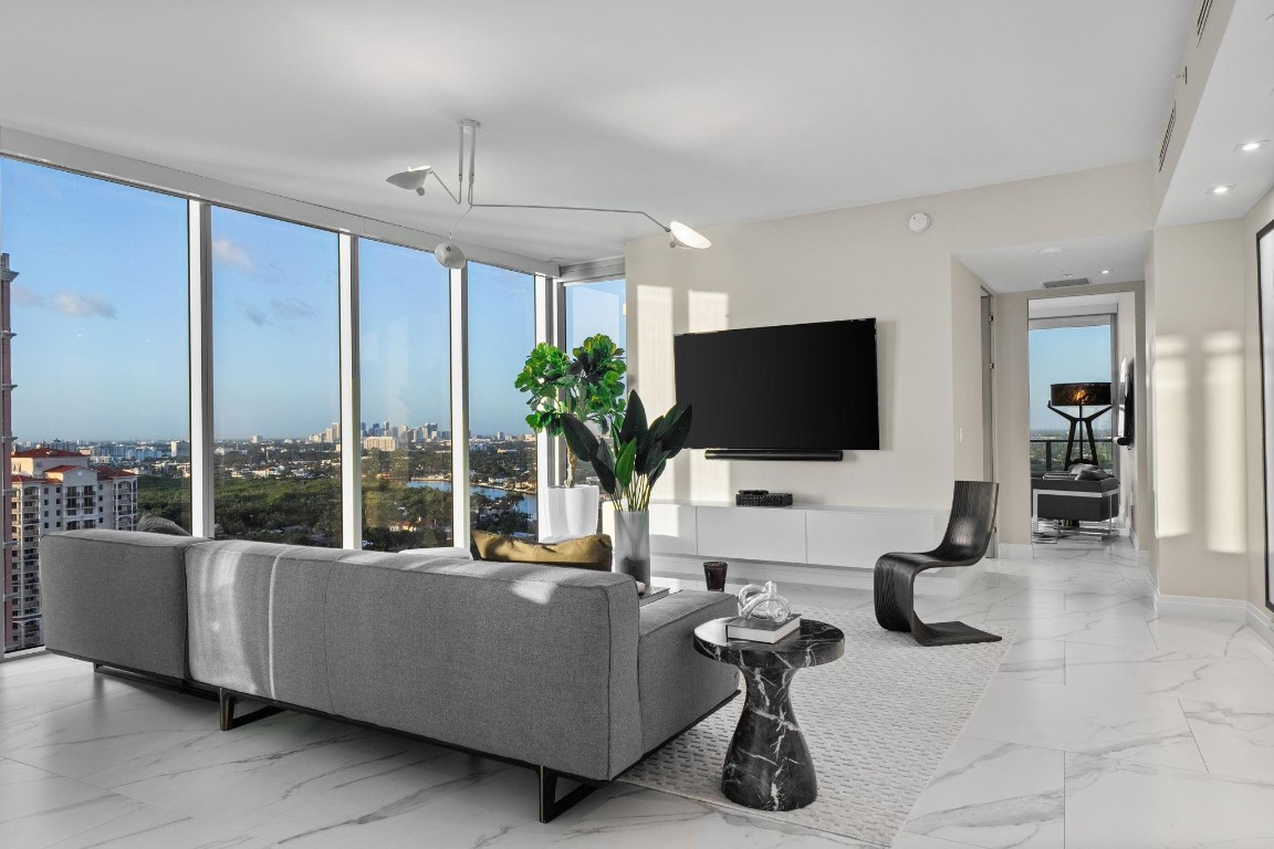 2200 N Ocean #S1801 Fort Lauderdale, FL 33305