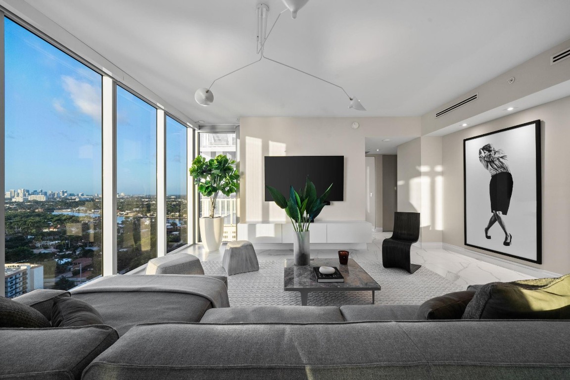 2200 N Ocean #S1801 Fort Lauderdale, FL 33305