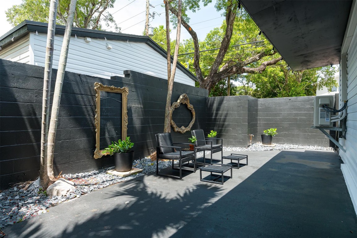 648 NE 16th Ter Fort Lauderdale, FL 33304