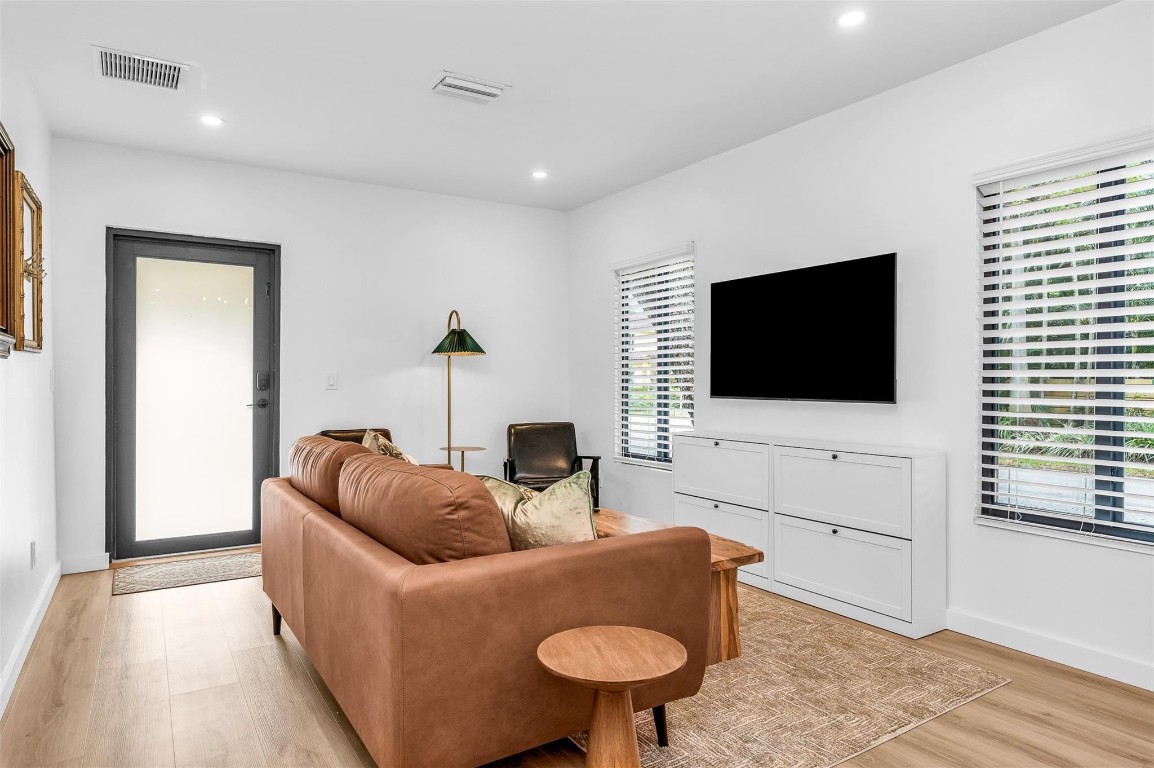 648 NE 16th Ter Fort Lauderdale, FL 33304