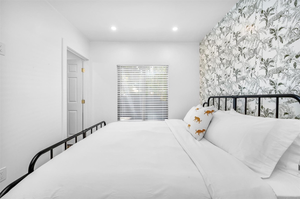 648 NE 16th Ter Fort Lauderdale, FL 33304