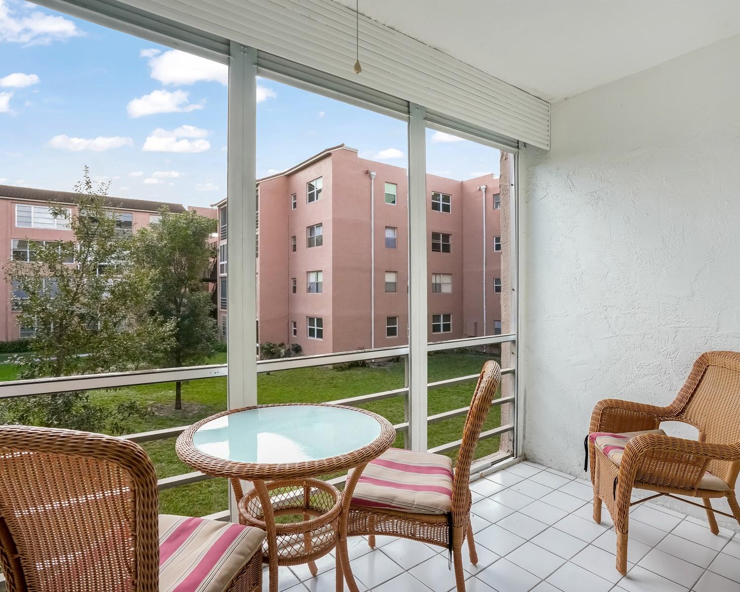 2851 Somerset Dr #205