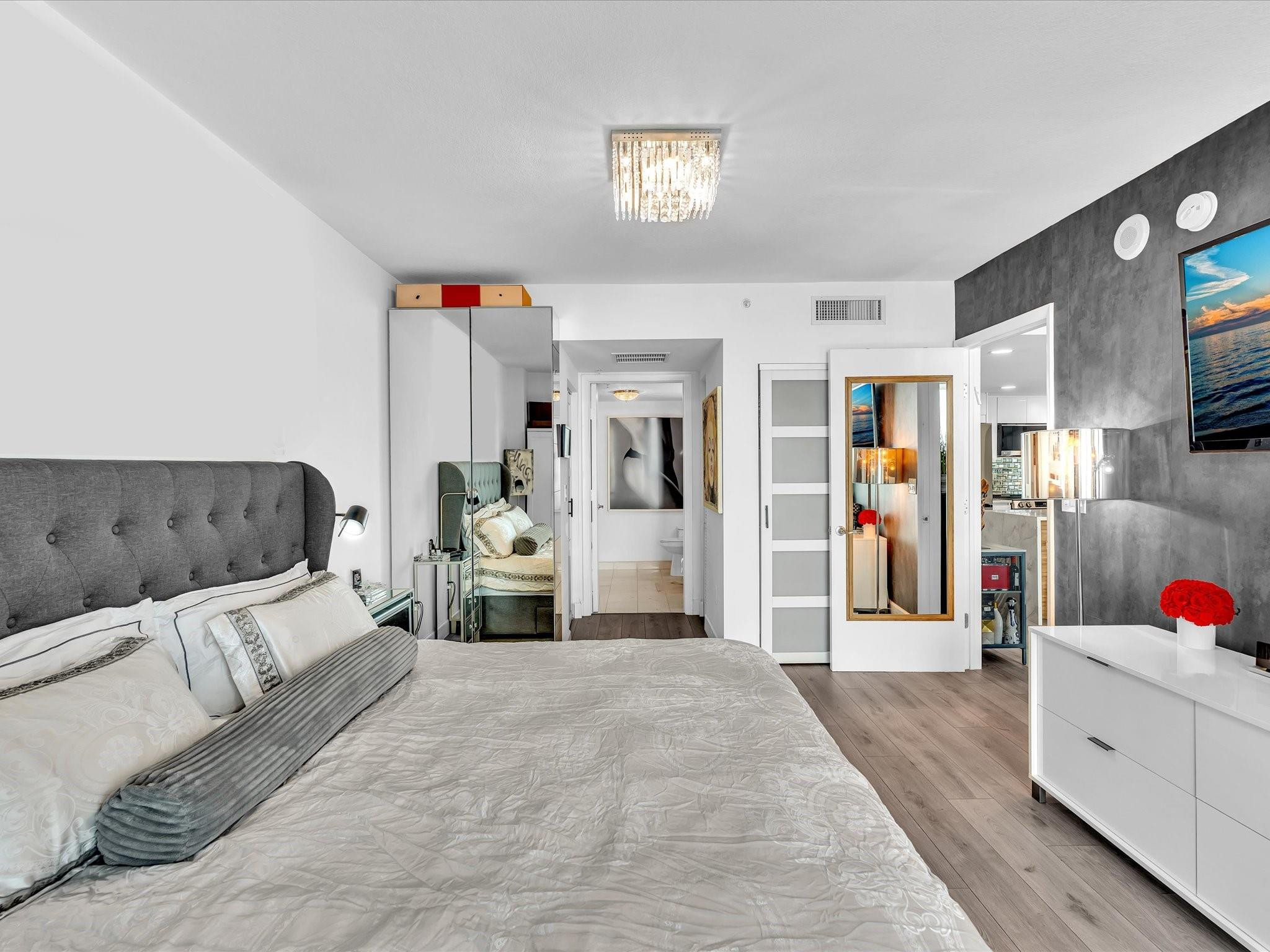 image Onyx on the Bay23