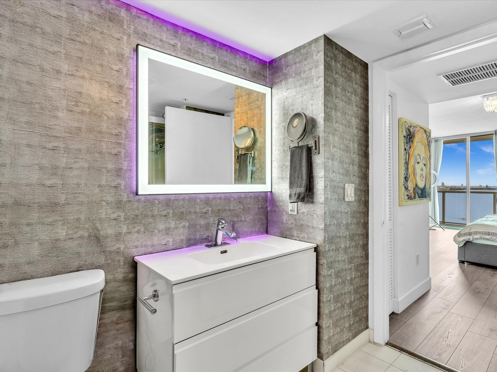 image Onyx on the Bay25