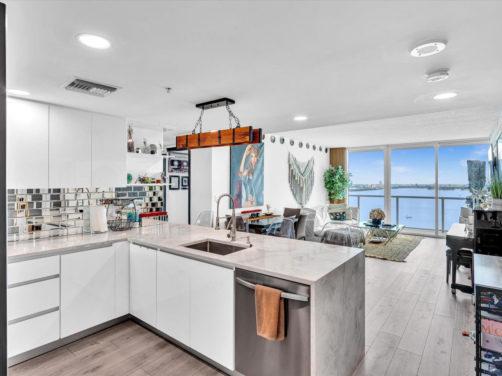 image Onyx on the Bay2