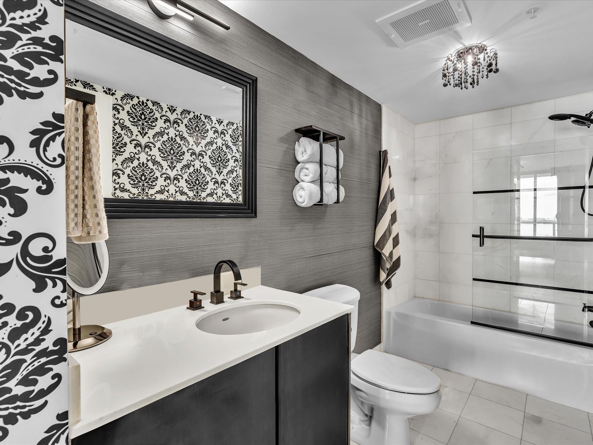 image Onyx on the Bay33