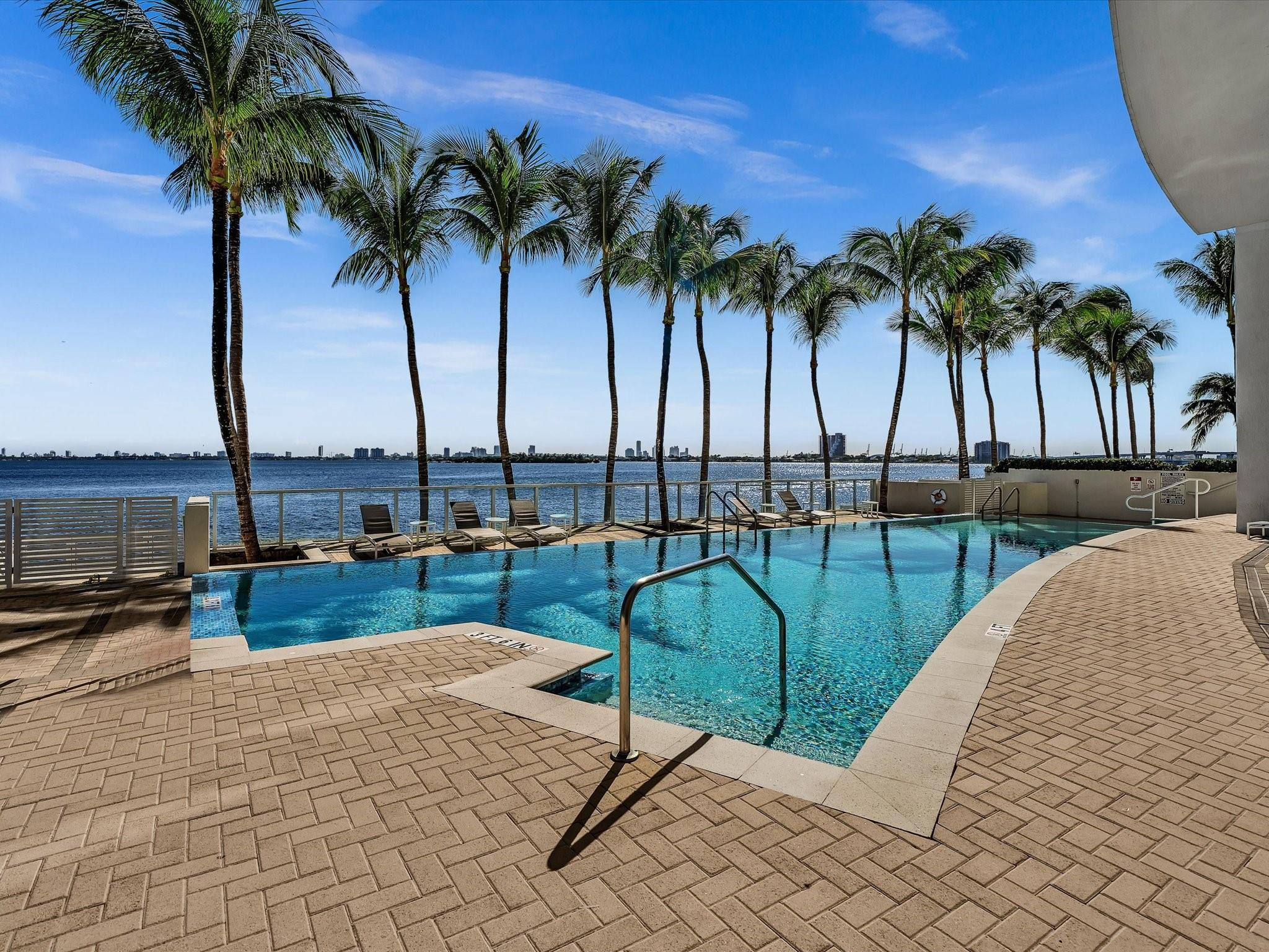 image Onyx on the Bay35