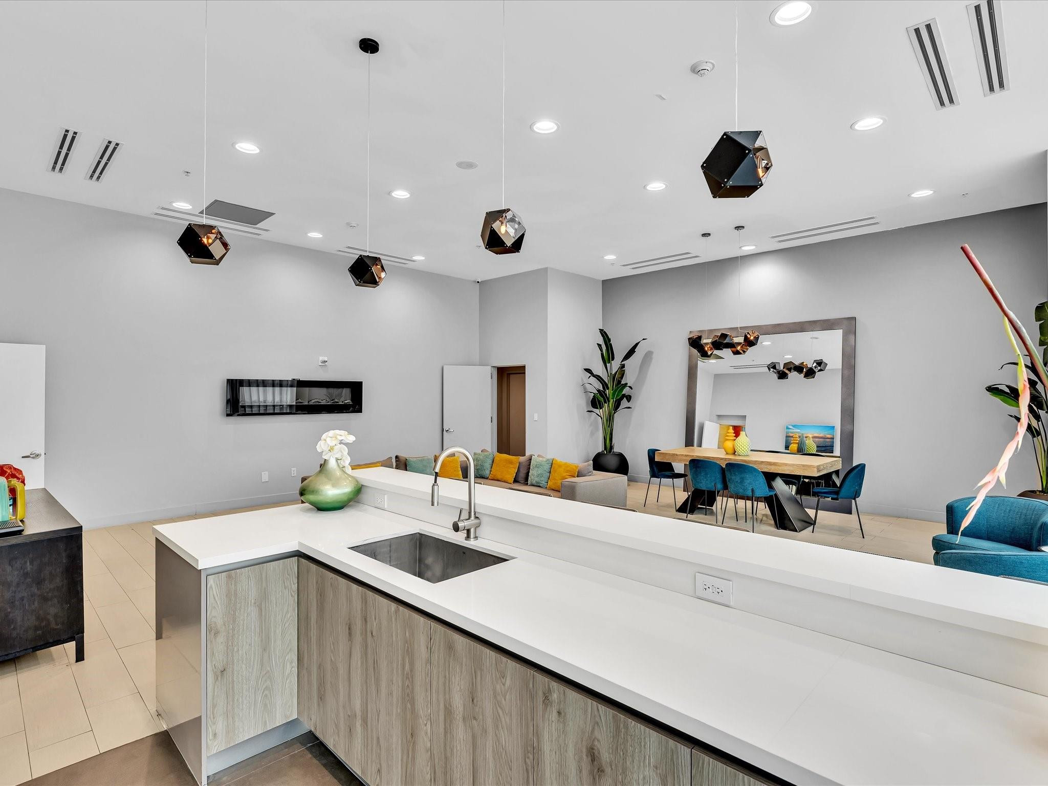 image Onyx on the Bay44