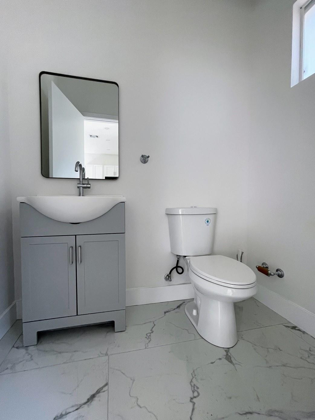 536 NW 13th Fort Lauderdale, FL 33311