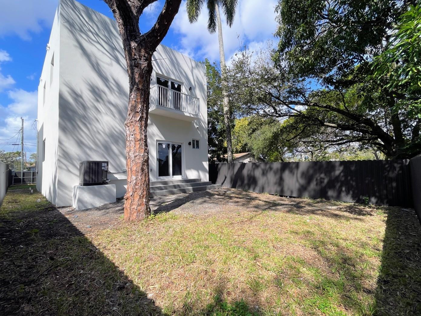 536 NW 13th Fort Lauderdale, FL 33311