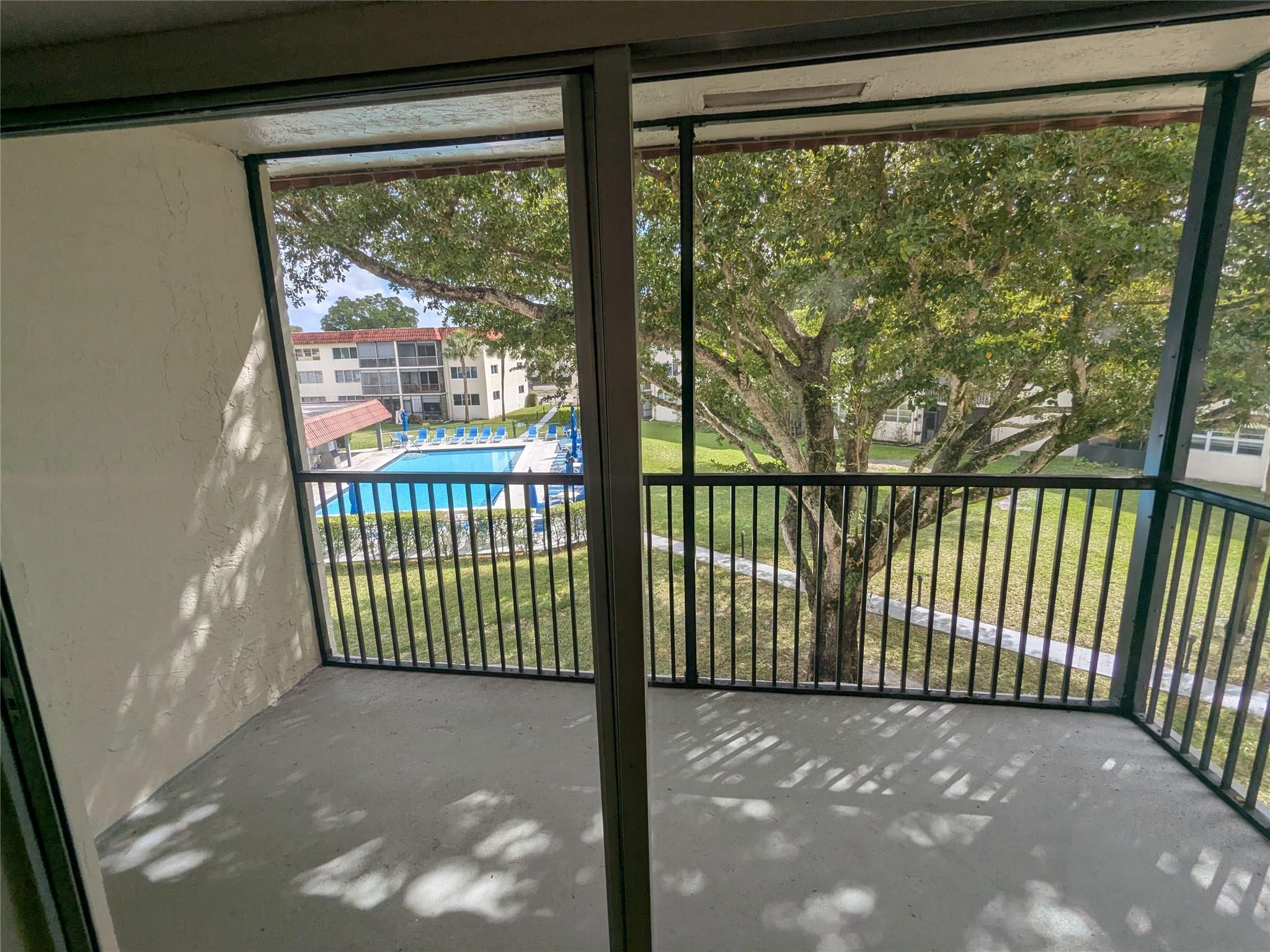 9800 Hollybrook Lk #9-303