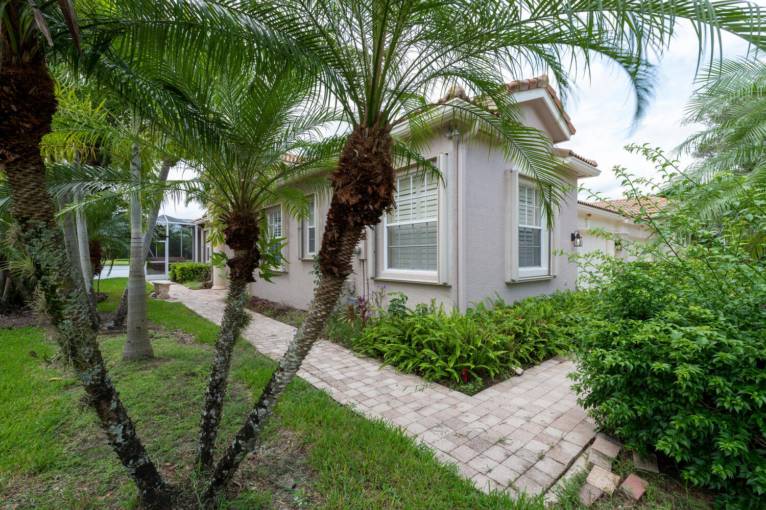 2404 Kemps Bay