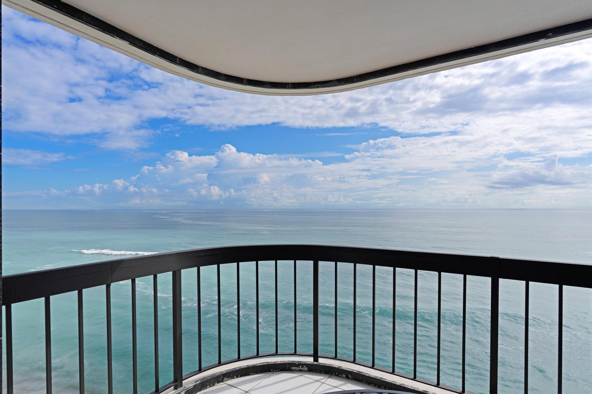 5380 N Ocean Dr #10d Riviera Beach, FL 33404