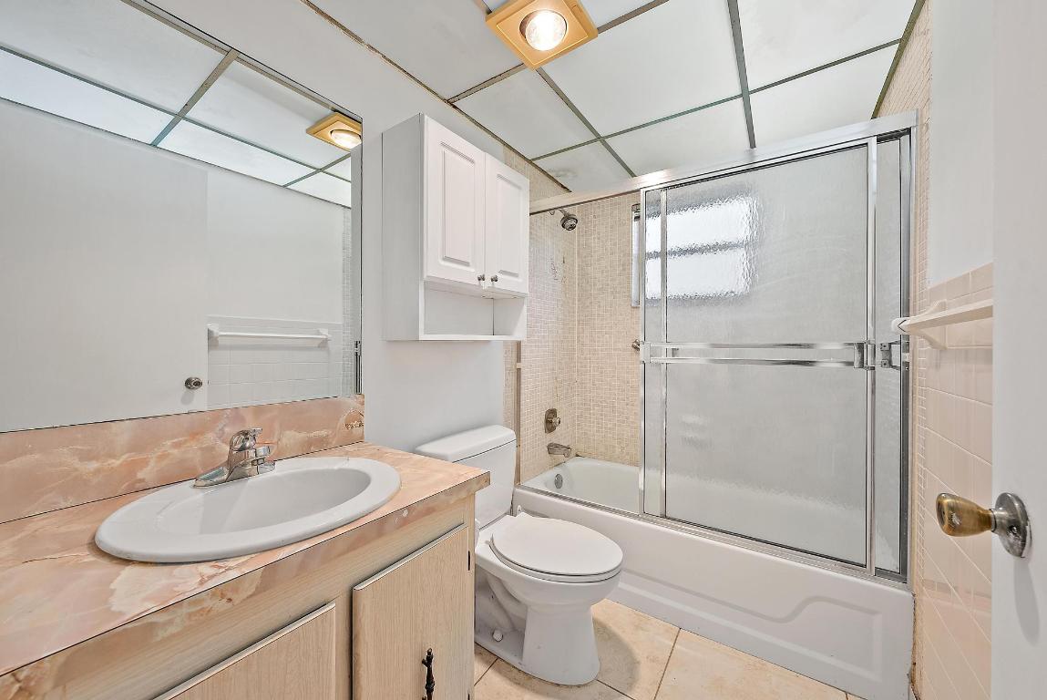 869 Flanders Delray Beach, FL 33484