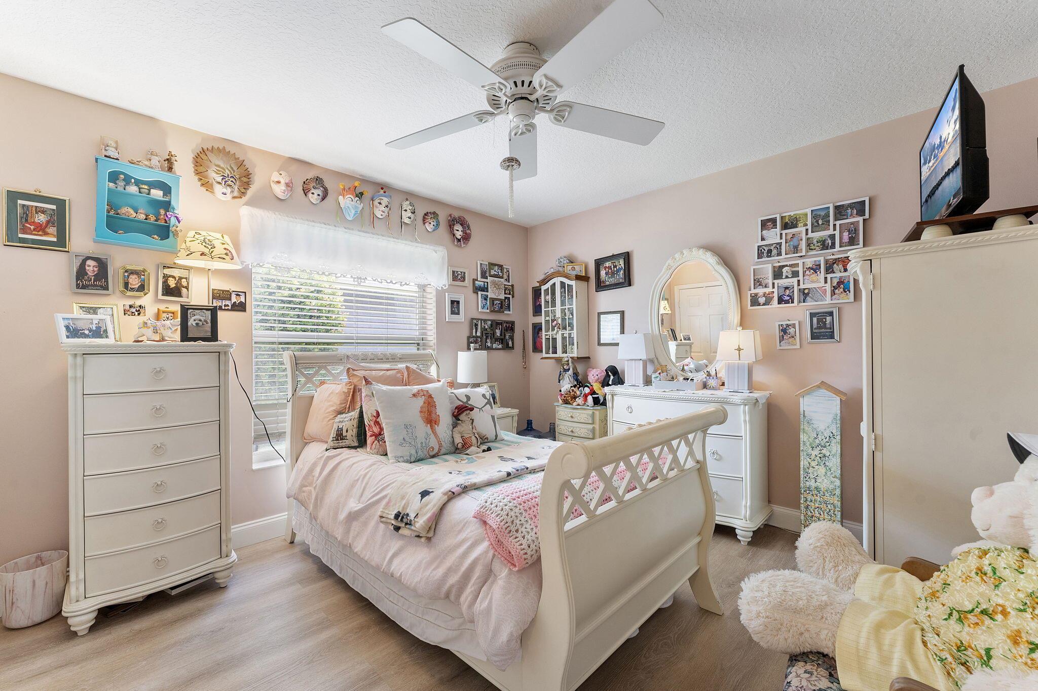 554 N Cypress Dr Tequesta, FL 33469