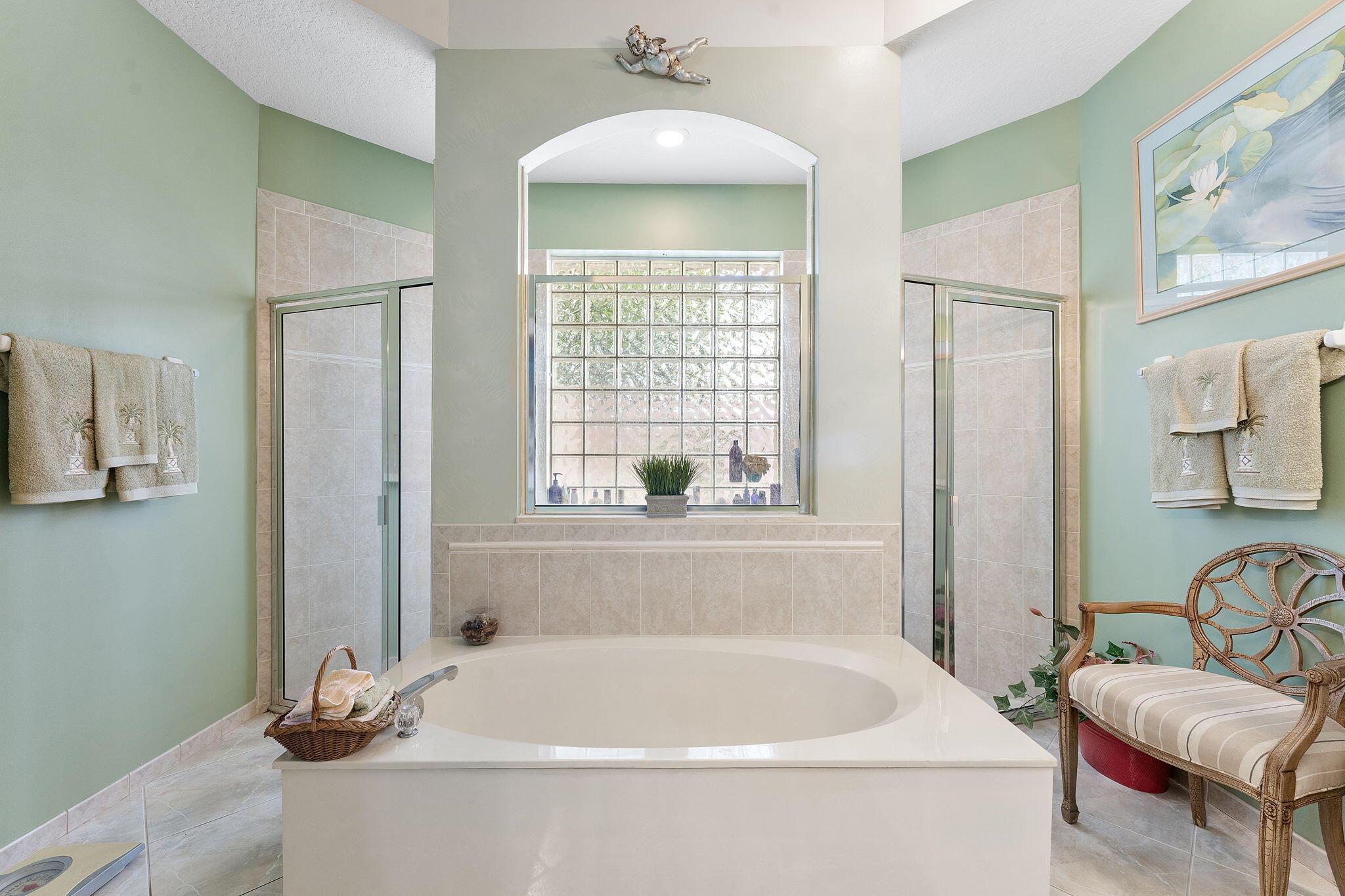 554 N Cypress Dr Tequesta, FL 33469