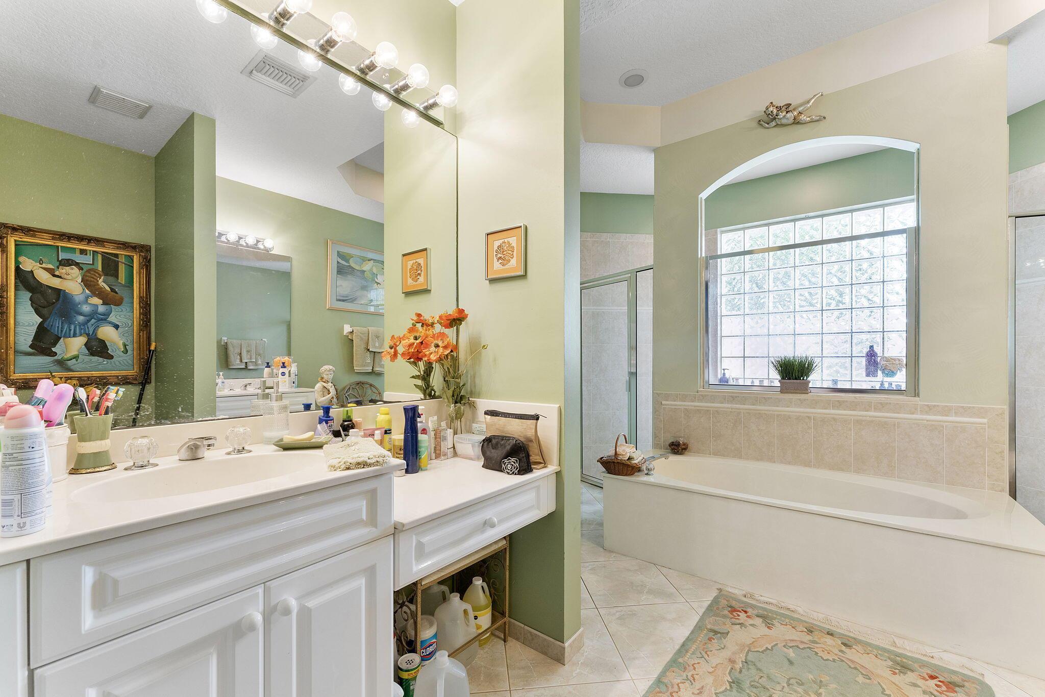 554 N Cypress Dr Tequesta, FL 33469