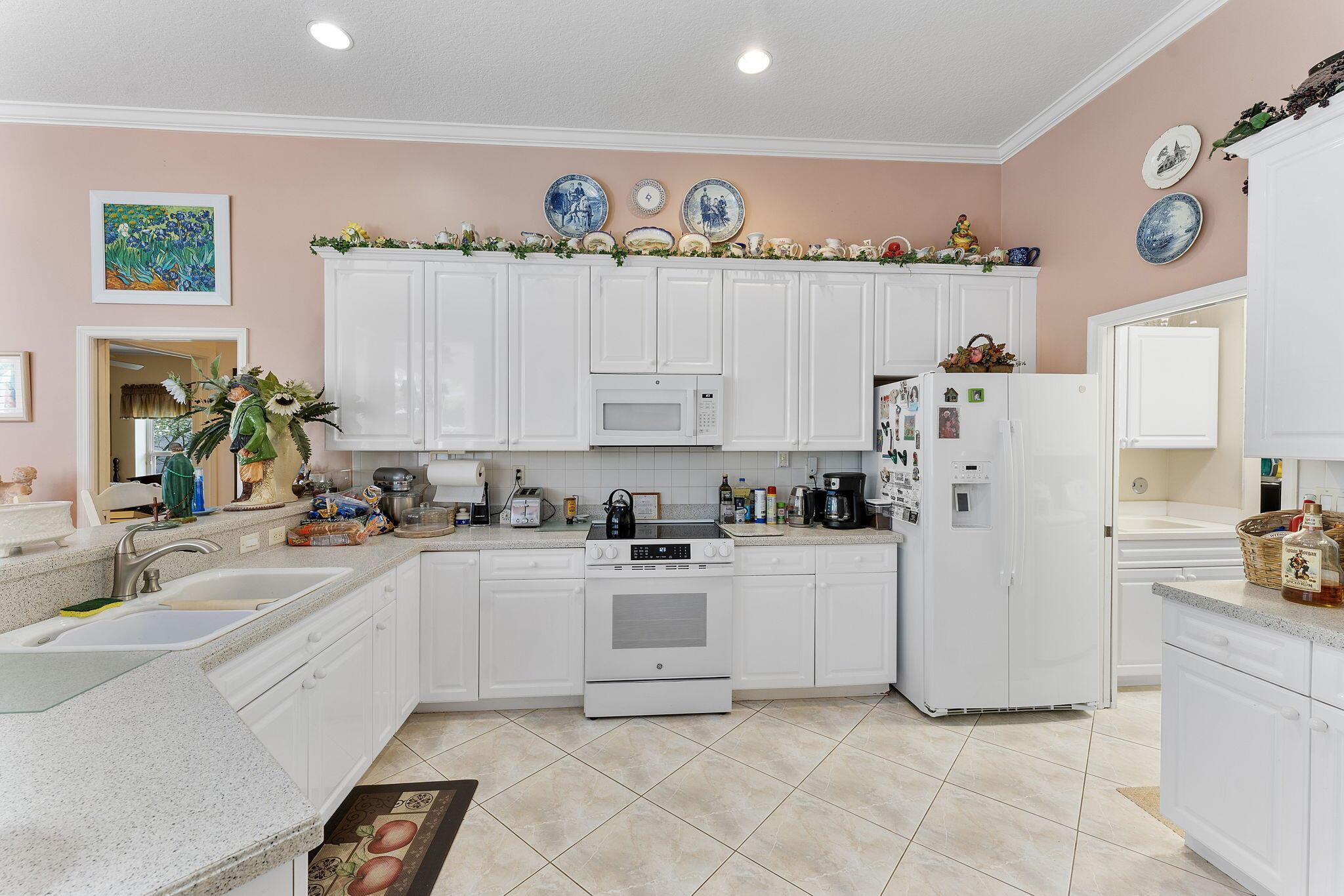 554 N Cypress Dr Tequesta, FL 33469