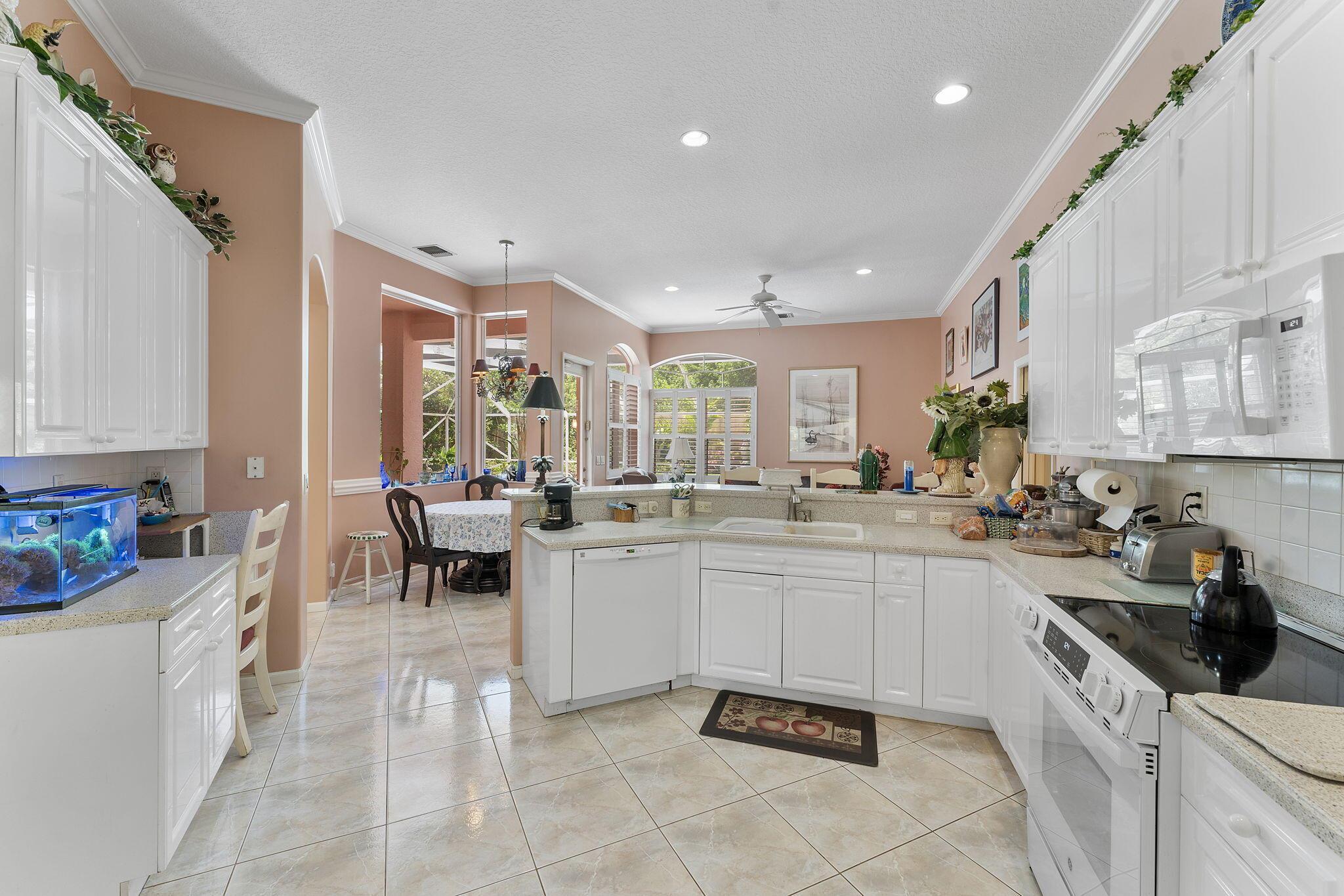 554 N Cypress Dr Tequesta, FL 33469